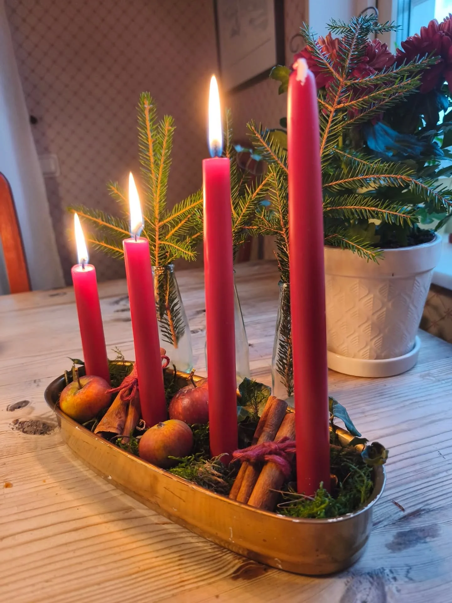 Trevlig tredje advent till er alla!🕯️🕯️🕯️

Passar p&aring; att tipsa om en nyhet i v&aring;r delikatessdisk!
F&auml;nk&aring;lssalami fr&aring;n @periviken .👌 Tillsammans med en eller tv&aring; goda ostar g&ouml;r den sig utm&auml;rkt till gl&oum