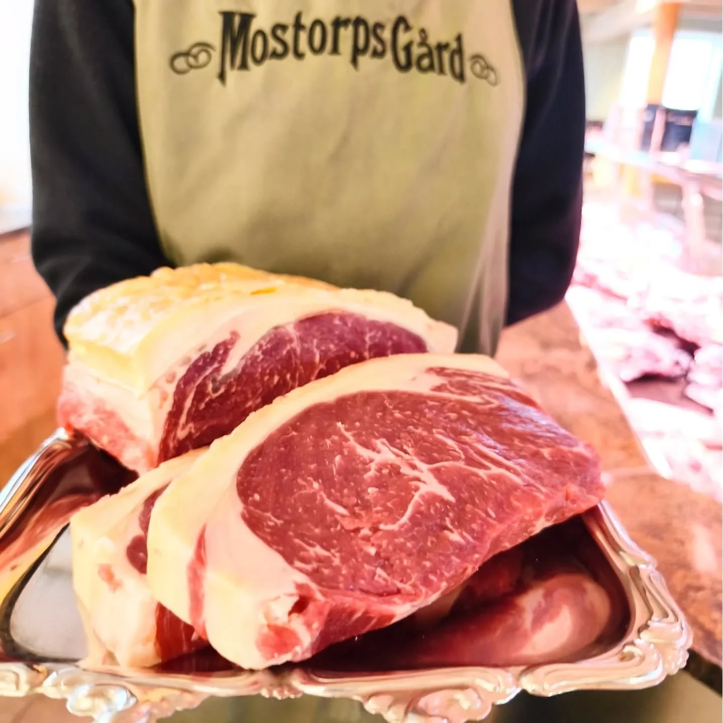 V&auml;lkomna in till oss i dag tisdag 30/12 f&ouml;r ett sista ink&ouml;p inf&ouml;r ny&aring;rsafton! Vi har &ouml;ppet kl 10 -13.

Ni &auml;r kanske helt klara med er meny och inhandling till detta annars kan vi erbjuda bland annat ryggbiff, entre