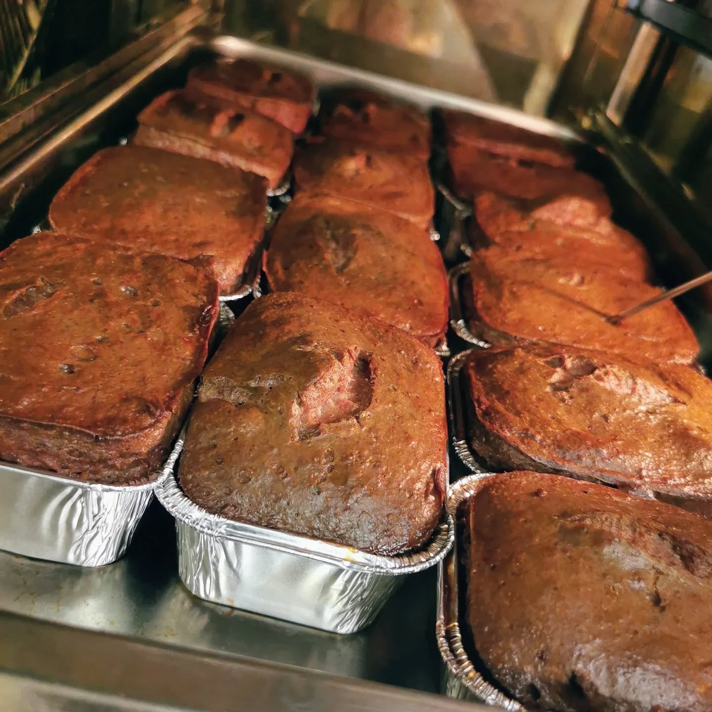 Nu har vi gjort mer av v&aring;r goda leverpastej, fyllt p&aring; med sylta och r&ouml;rt ihop lite r&ouml;dbetssallad! 👌⭐😋

V&auml;lkomna in till oss i butiken! I dag l&ouml;rdag har vi &ouml;ppet kl 10 -14.

&Ouml;ppettider onsdag -fredag kl 10 -