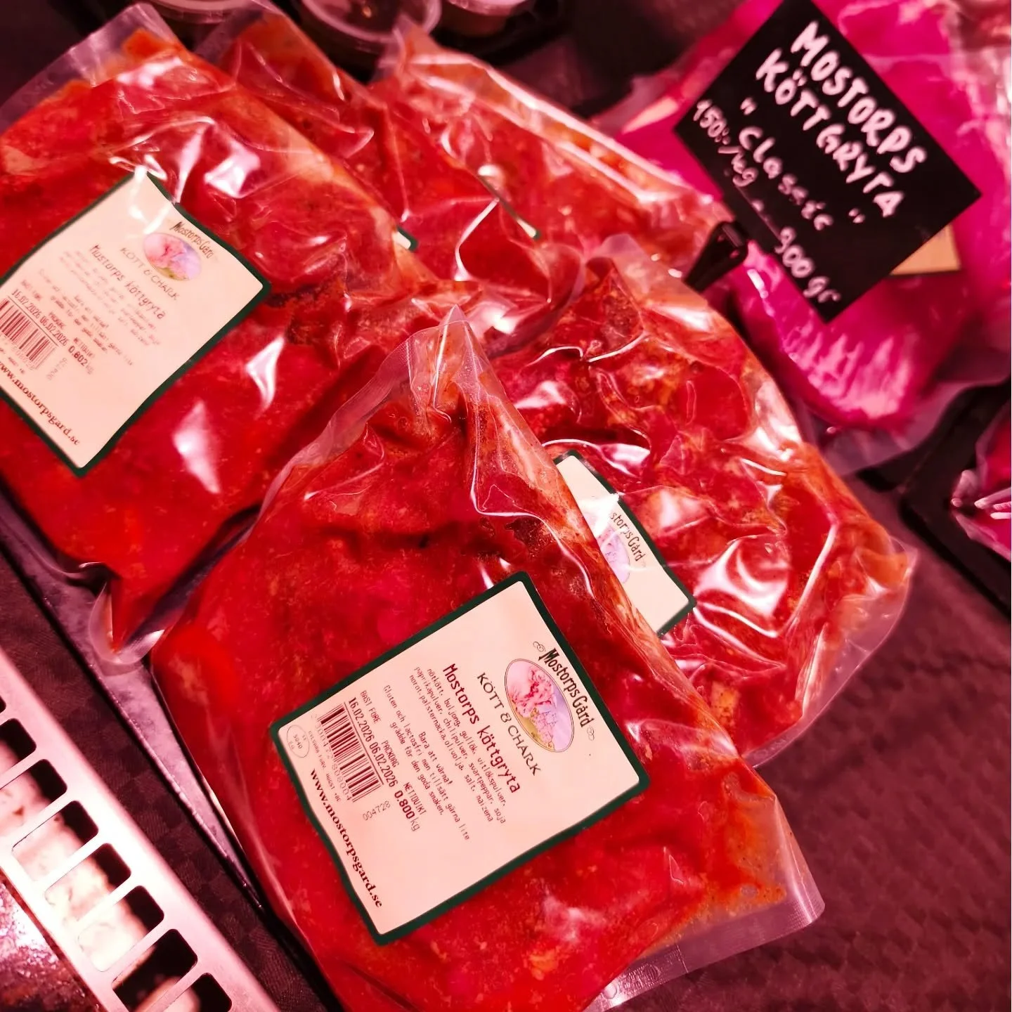 Vill du ha n&aring;got snabblagat? K&ouml;p v&aring;r f&auml;rdiga l&aring;ngkok ta gryta!👌🍲

Klassisk gryta med rotfrukter, b&aring;de glutenfri och laktosfri men h&auml;ll g&auml;rna p&aring; lite gr&auml;dde f&ouml;r den goda smaken.😋

#g&aring