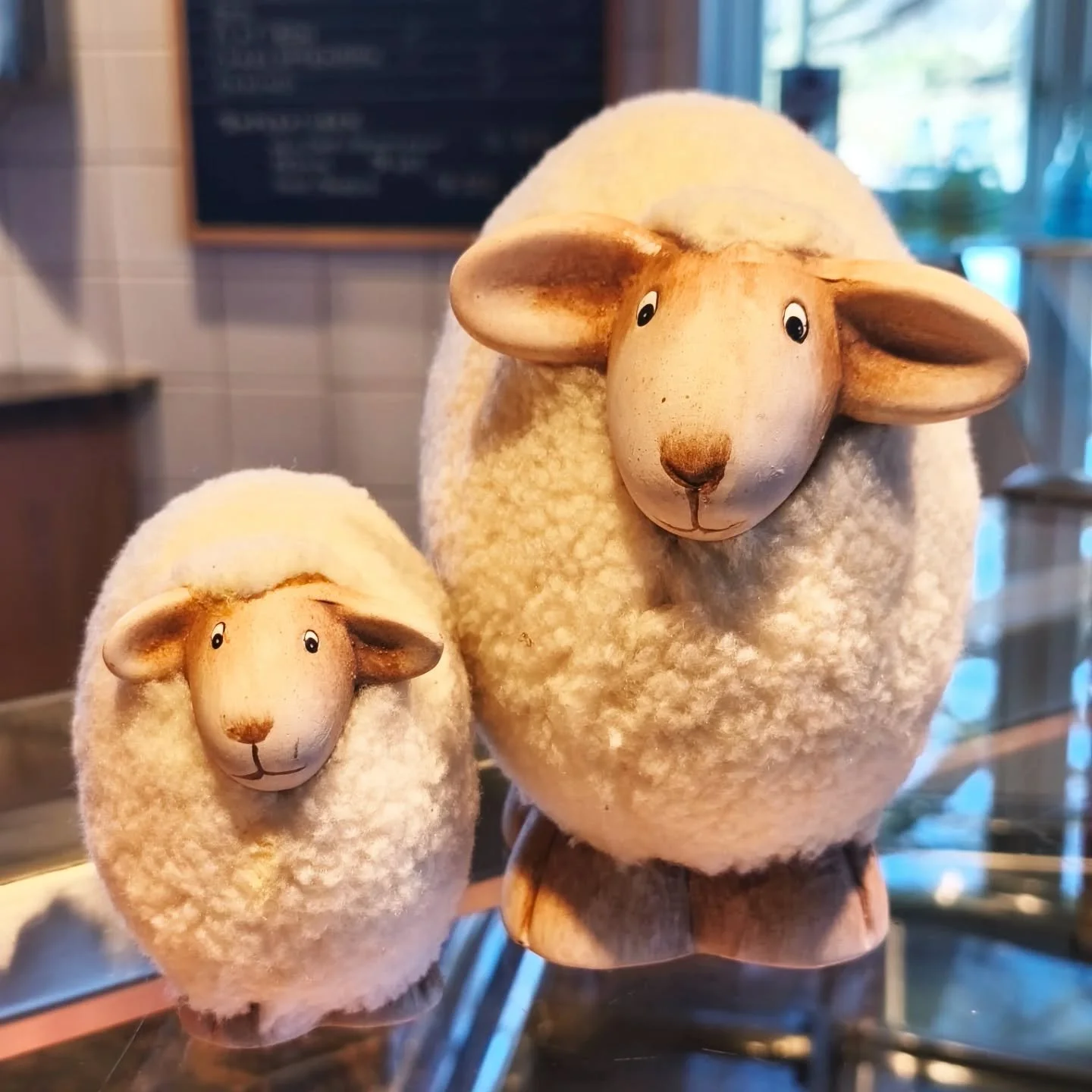 Nu har vi lammk&ouml;tt i disken!🐑 Ekologisk k&ouml;tt fr&aring;n T&ouml;rlans lantbruk i Tv&aring;&aring;ker.👌

Vi har f&ouml;rs&ouml;kt att ladda upp med en hel del men passa p&aring; innan det tar slut! F&ouml;rst till kvarn...🏃

Vi har &ouml;p