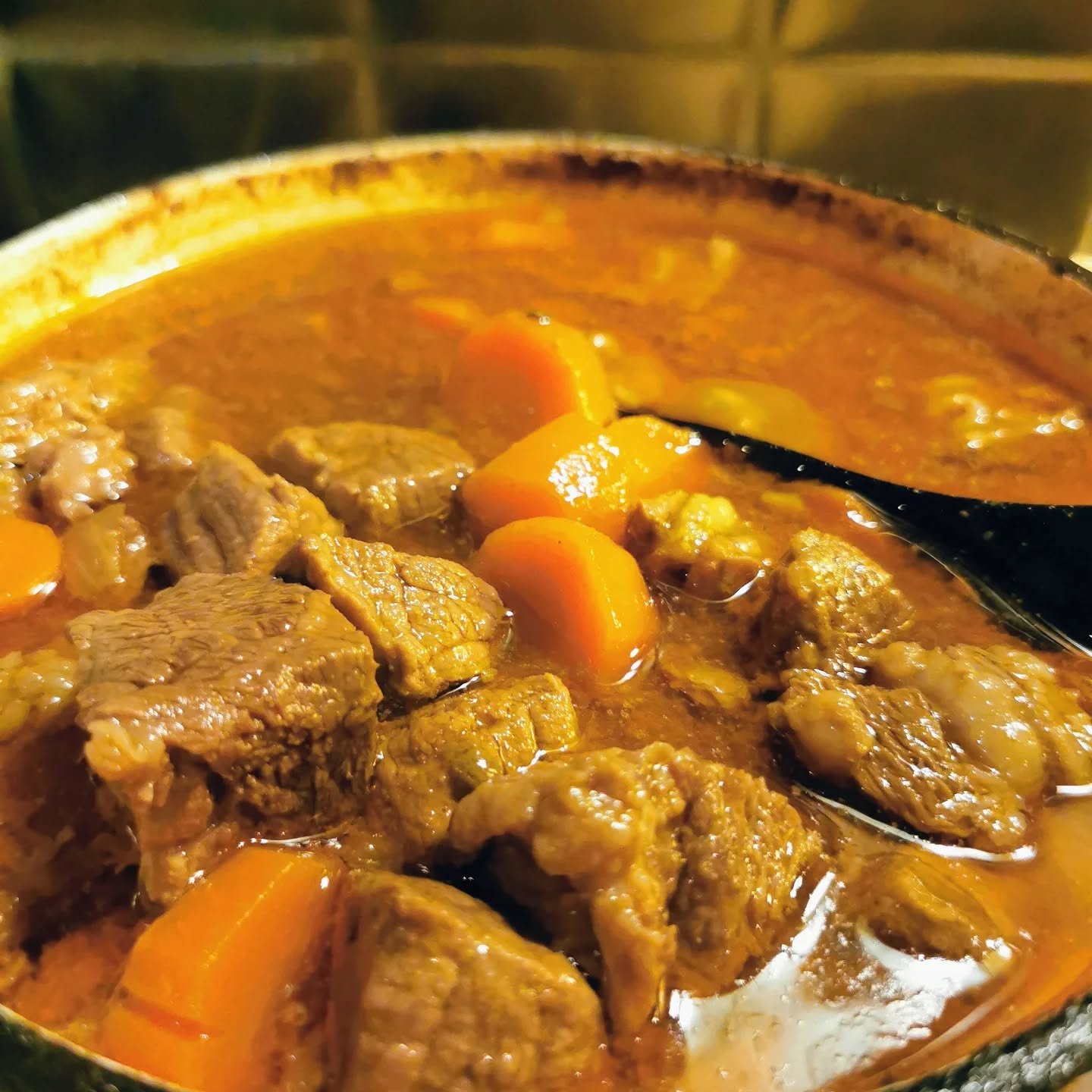 Nu har vi &aring;terigen f&auml;rdig gryta i v&aring;r delikatessdisk!

Ett riktigt snabblagat l&aring;ngkok😉 - bara att v&auml;rma och fixa till n&aring;got tillbeh&ouml;r.👌😋

Den &auml;r b&aring;de gluten- och laktosfri.

V&auml;lkomna till oss!