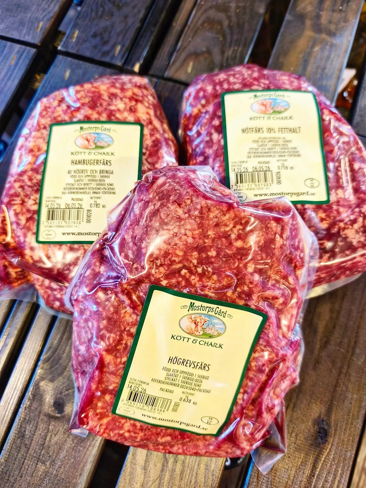 Just nu har vi tre olika n&ouml;tf&auml;rs i disken!

👍 V&aring;r vanliga n&ouml;tf&auml;rs, ca 10% fetthalt. Ganska grovmald. Passar utm&auml;rkt till k&ouml;ttf&auml;rss&aring;s, lasagne och andra r&auml;tter d&auml;r f&auml;rsen blandas med andra