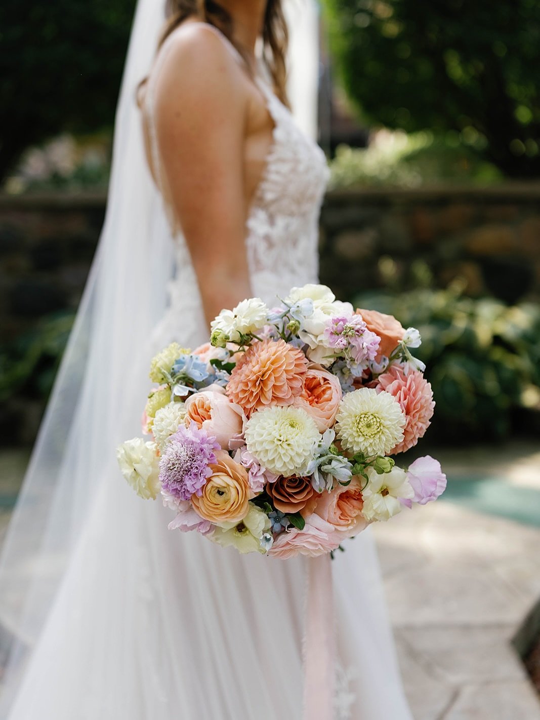 A moment for THE bouquet 💖
Sweet pastels and August blooms for @nicolekarabajakian and @nickzk77 !! I literally squealed when I saw their color palette, it&rsquo;s just perfect! 

More on the way, just wait till you see these ceremony pieces  and re