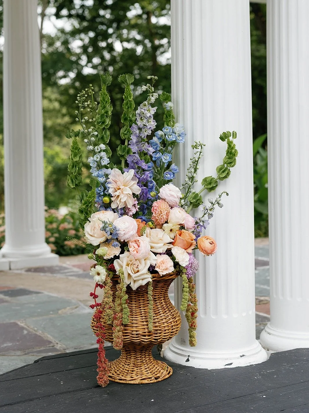 CEREMONY STUNNERS 💫💝

Had so much fun creating these urn arrangements for The Nicks wedding ceremony!! They&rsquo;re so fun and colorful and full of the most beautiful flowers, bicolored amarathus hanging, cafe au lait dahlias(!!!), Juliet and Quic