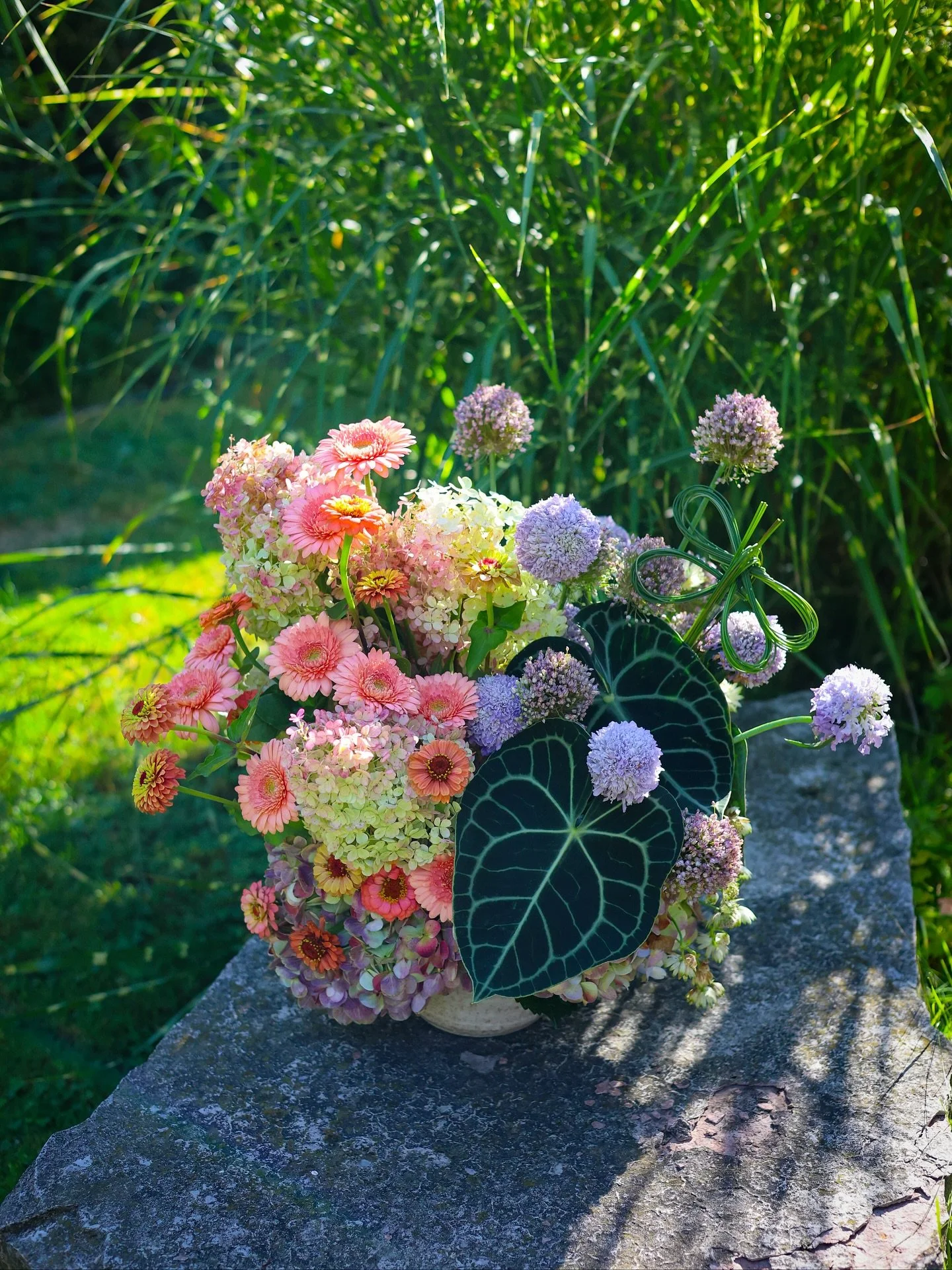 Very special 1st birthday flowers for my favorite girl ✨💝🦋🧚🎂🎁🐣🦕🌱🌸🫐🍭

#floraldesign #floralarrangement #michiganflorist #eventflorist #weddingflorist #firstbirthdayflowers
