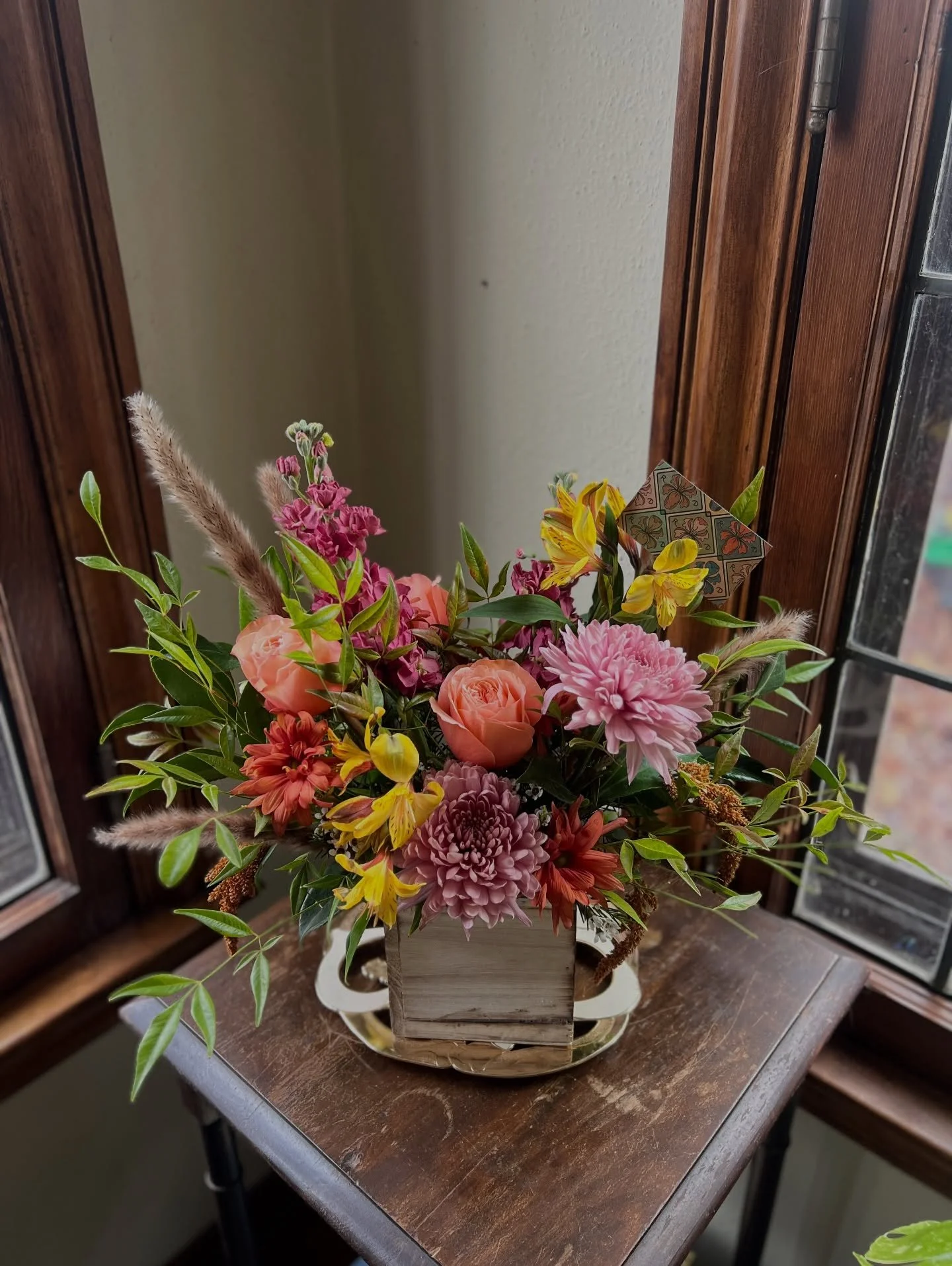 Happy thanksgiving!! I hope everyone&rsquo;s hearts (&amp; bellies) are full 🦃🍁&hearts;️🦁🌼
.
.
.
#floraldesign #michiganflorist #detroitflorist #weddingflorist #flowerarrangment