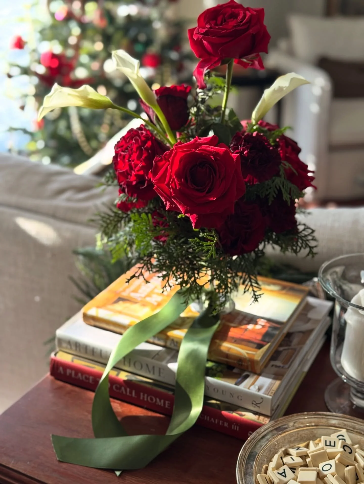 Last call for Holiday arrangements! Pre-orders open through tomorrow (Sunday) for Tuesday the 23rd delivery! Thank you @thisoxfordhouse for these beautiful photos of our arrangement in your home!! 🥰🎄 Happy Holidays all! &hearts;️&hearts;️&hearts;️
