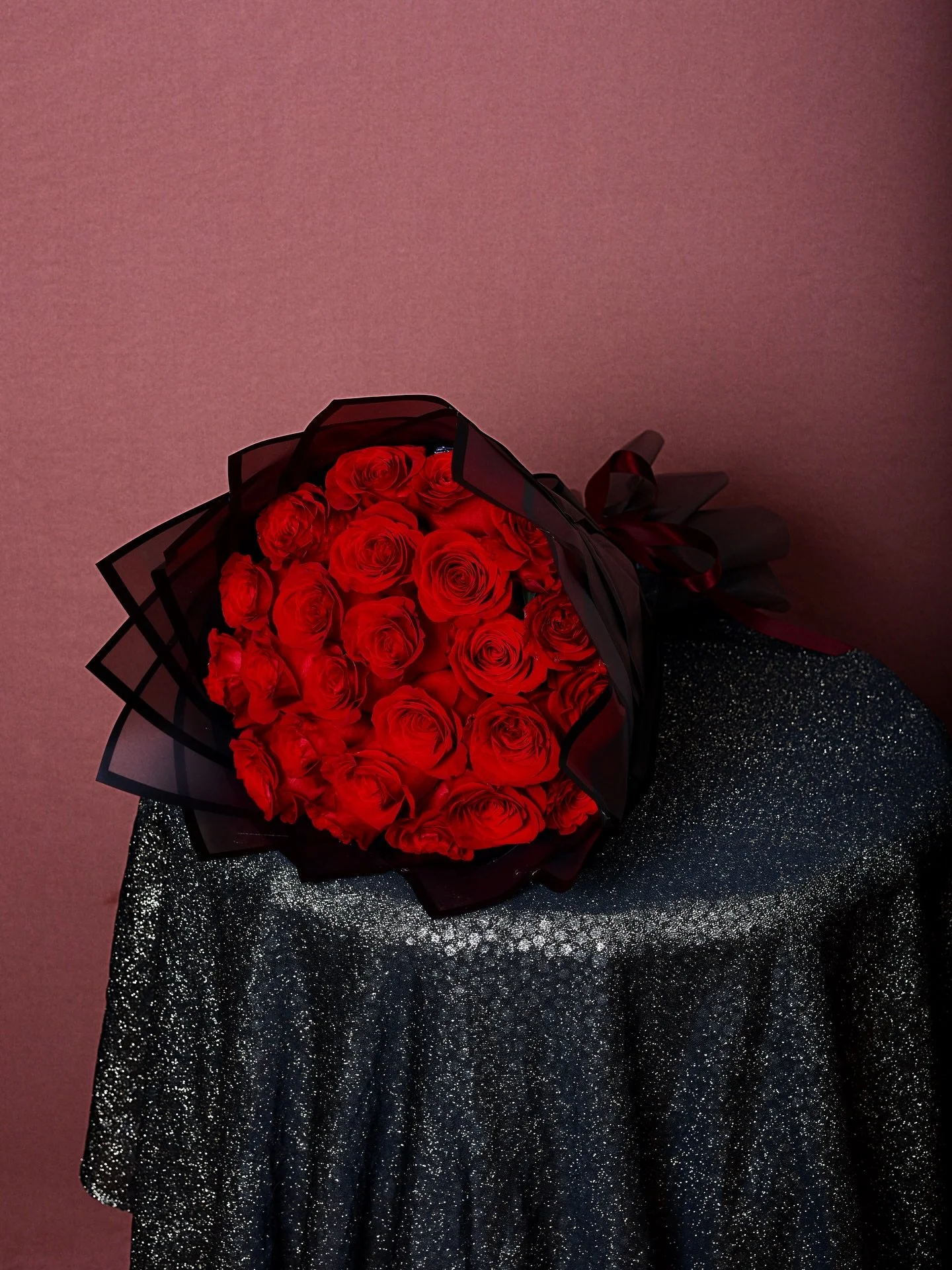 A classic for a reason 💋 premium red rose bouquets, impeccably wrapped for the passionate romantic ❤️&zwj;🔥 
Part of this year&rsquo;s Valentine&rsquo;s Day collection, live now for pre-order for 2/14 

#detroitflorist #valentinesdayflowers #valent