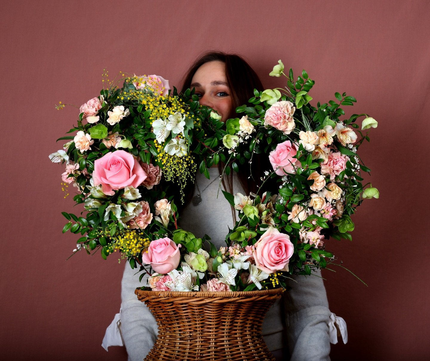 Valentine&rsquo;s Day collection is live 💘
www.riverdaughterfloral.com 
Can&rsquo;t wait to play Cupid for you 💝
.
.
.
#floraldesign #valentinesday #valentinesdayflowers #michiganflorist #detroitflorist