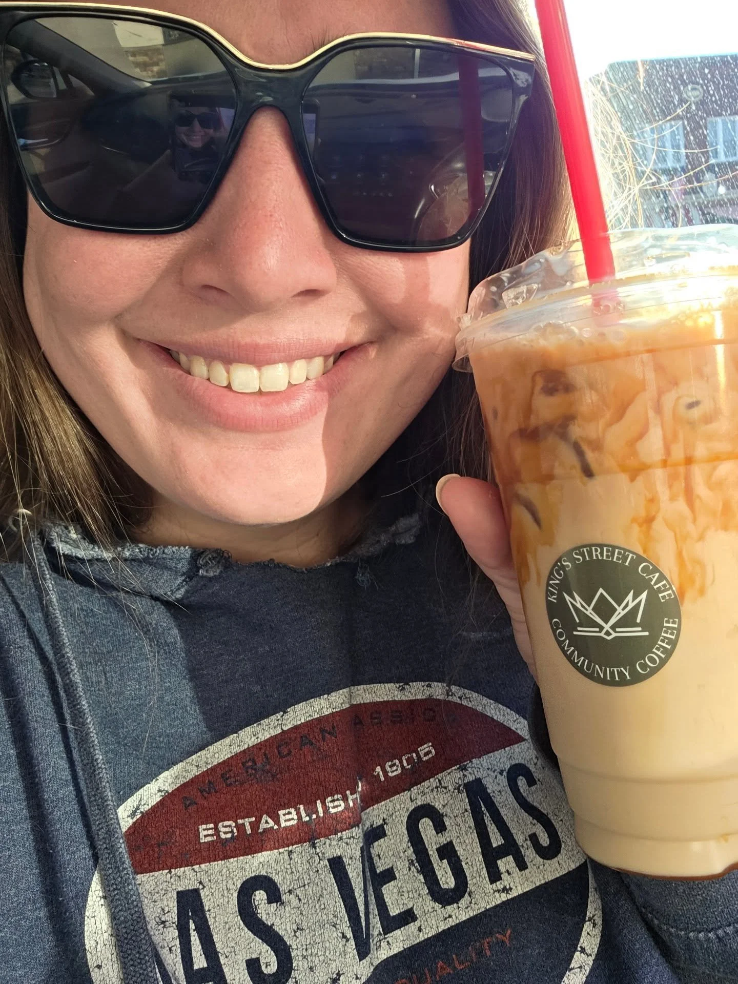 Ready to jump into flowers today with my Iced Caramel Macchiato from my favorite coffee place in Wadsworth @kingsstreetcafe! 

We have a book bouquet, pumpkin bouquet, and colorful bouquet to finish today!