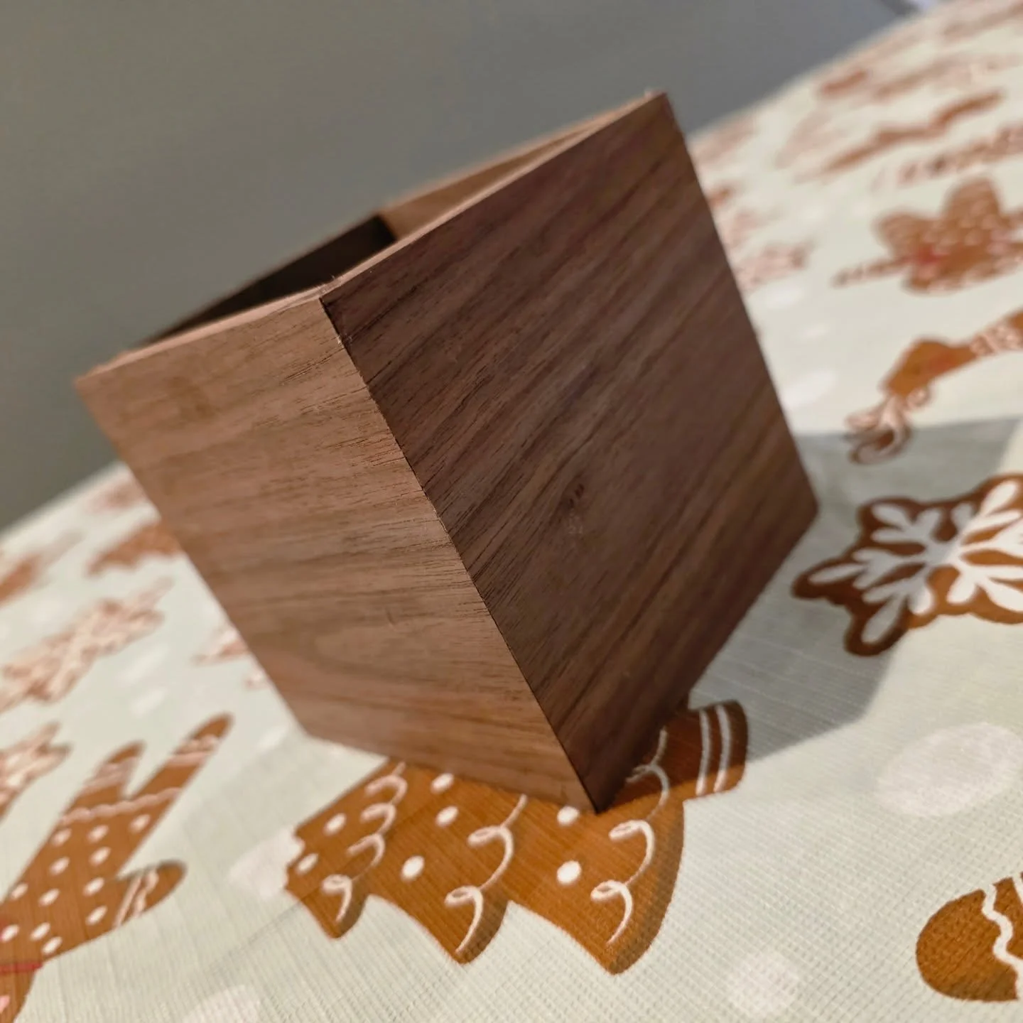 My husband is working on Black Walnut boxes for a special limited collection of arrangements I will be offering end of the month. 💜

Here is one that is a work in progress.