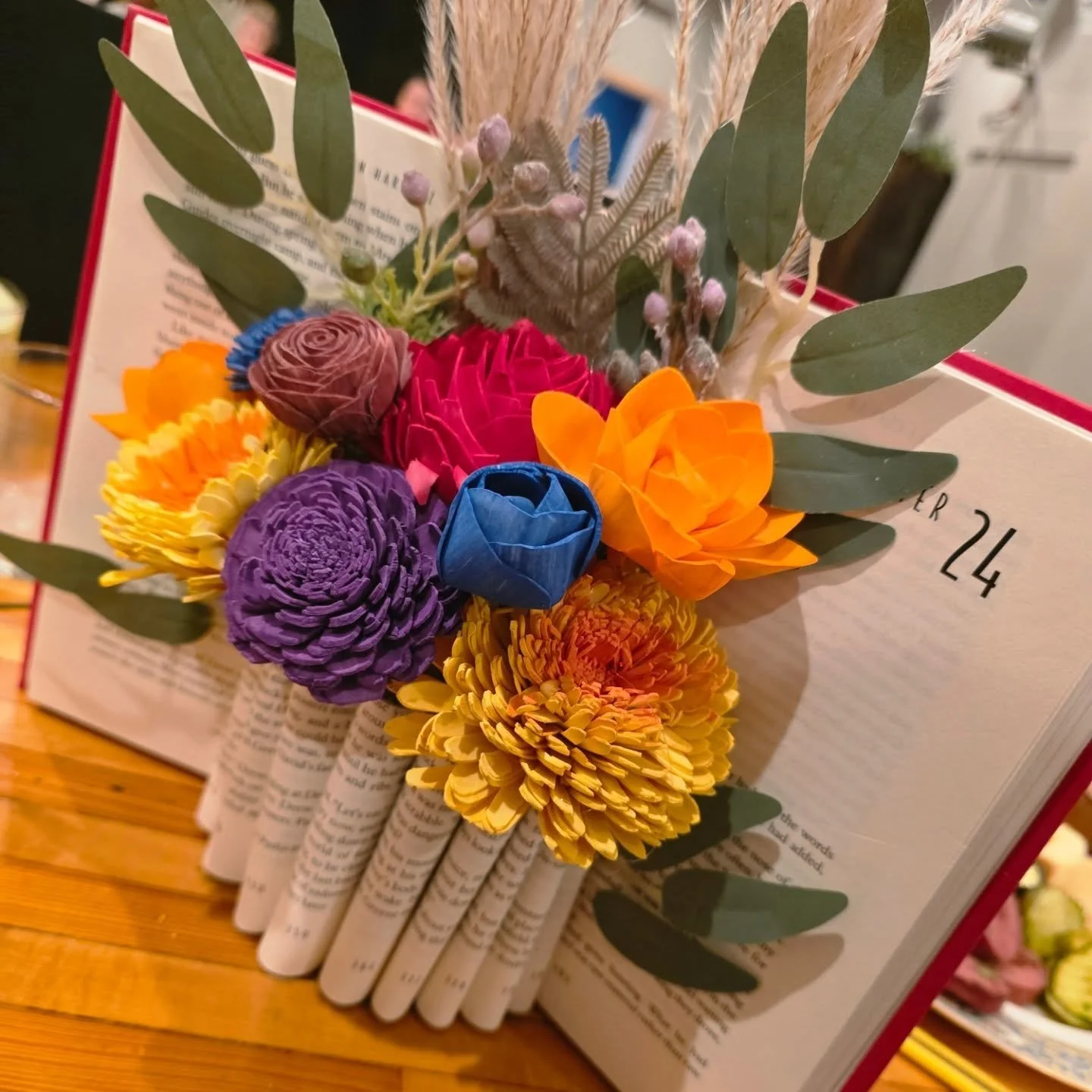 Tonight we will be at @tandcocreative_ for our next Wood Flower Book Bouquet class!! I cannot wait to see what everyone creates! 💜 

Don't forget, we offer private classes too! Minimum is 5 people, I travel (fees subject to distance/travel time), I 