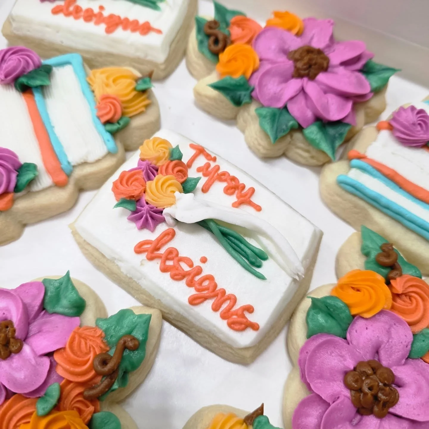 Last night was our Wood Flower Book Bouquet Class in Canal Fulton at the new creative space of @tandcocreative_ and it was so much fun! 

It was a collab of wedding vendors friends too! Thank you so much to GrazeMe Catering Co for the adorable and yu