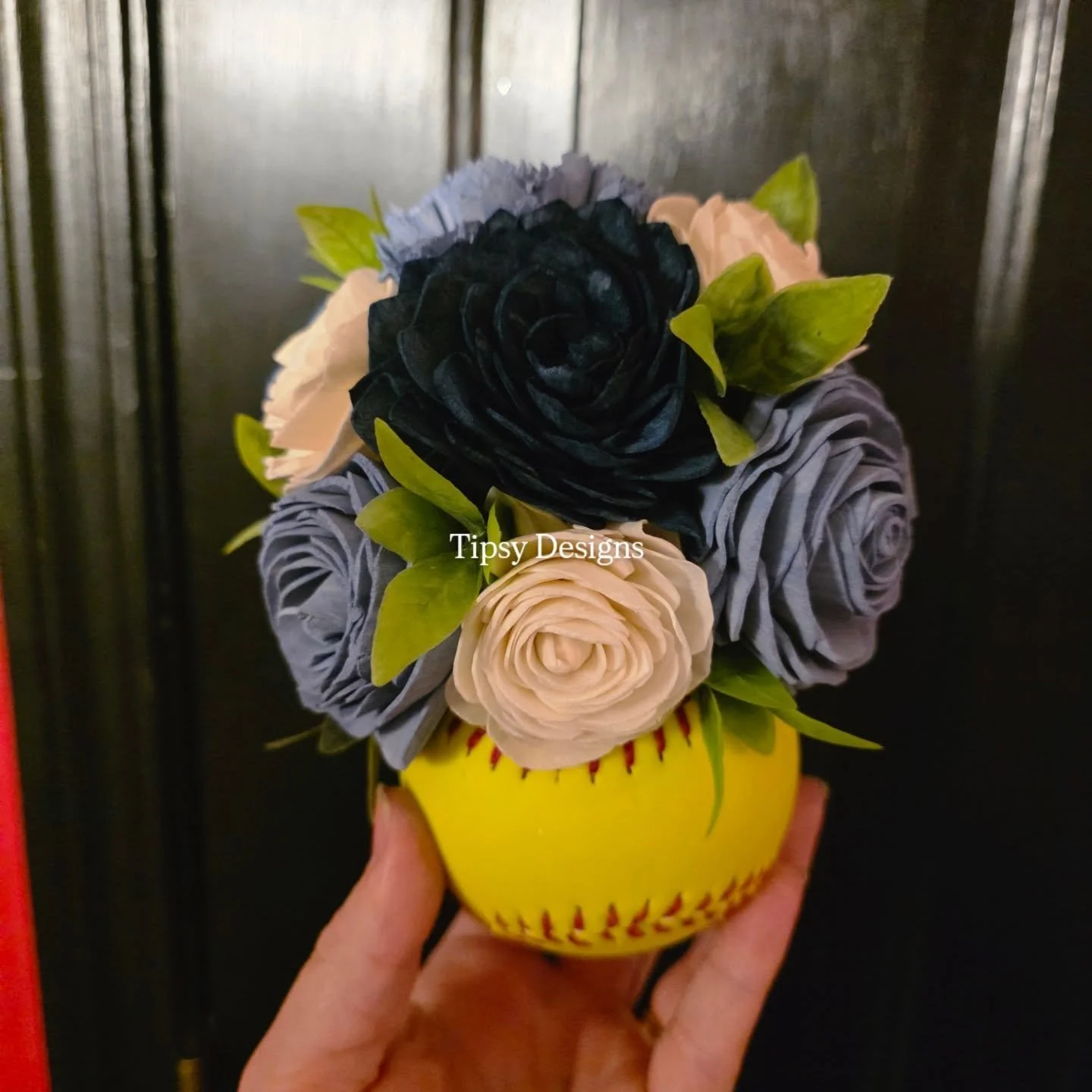 Custom Order 
Wood Flower Softball Bouquet🥎

Thank you Jennie for your order!! Safe travels to IL!