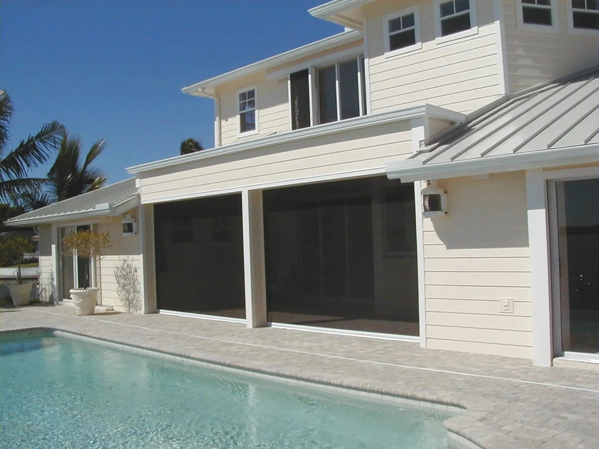 How Motorized Screens Can Instantly Expand Your Outdoor Living Space