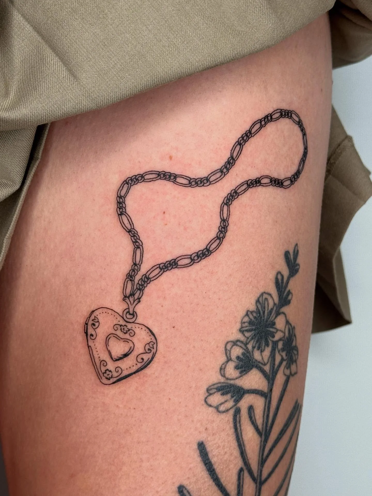 Absolutely obsessed with this custom locket for Katie ⛓️&zwj;💥 I have a few appointments left in October at the link in my bio