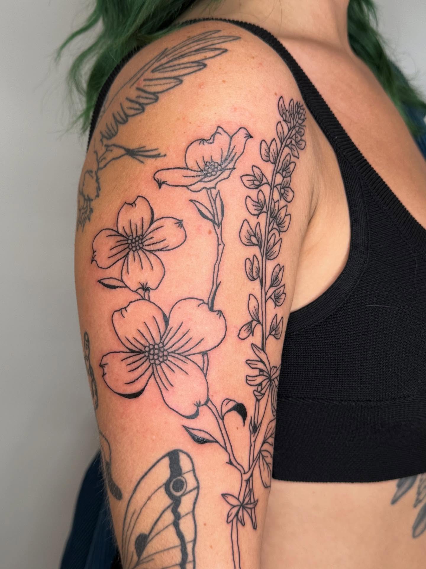 Custom blue bonnet and dogwoods for my girl @georgiacutz 💚