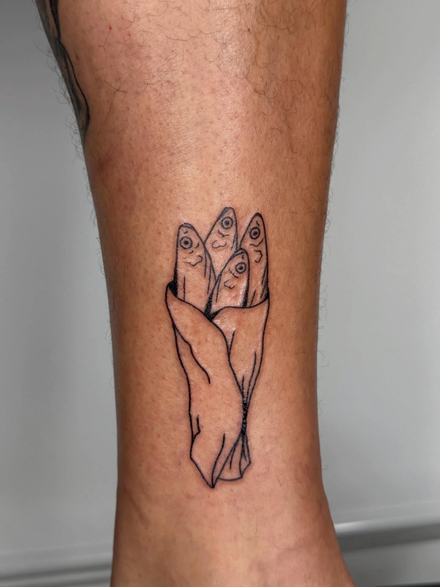 Tysm @ericfuckingandre ! Fish bouquet from my flash and custom kitty done at @twicerabbittattoo 🐟