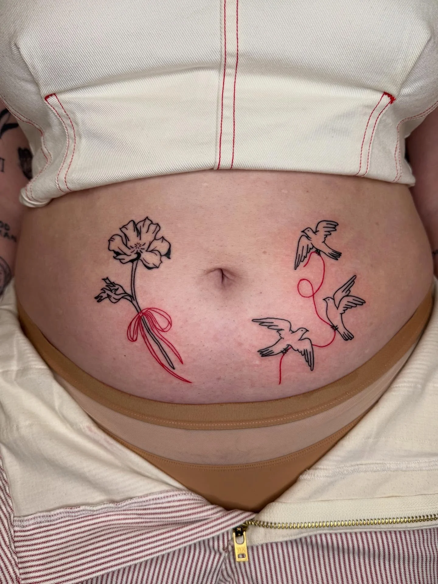Asymmetrical tummy adornments from my flash 💝 I love the pop of red!!!