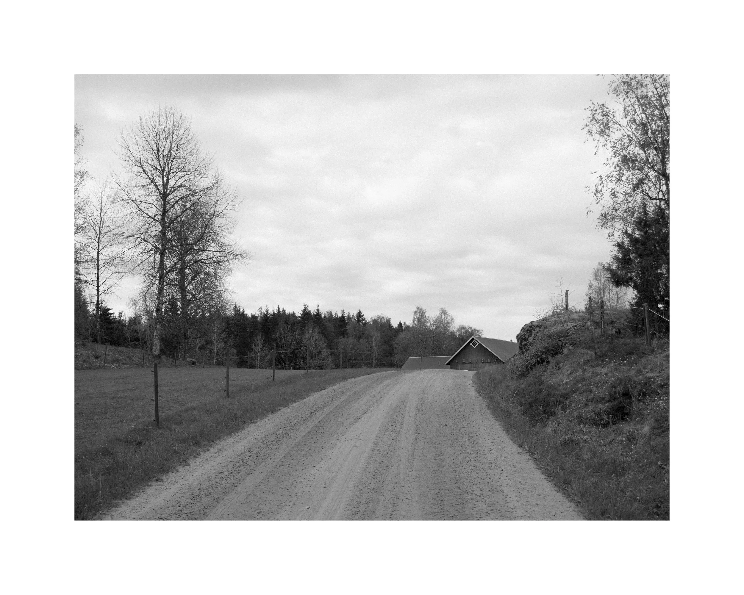 Över krönet / Over the Crest – From the Exhibition "Mellanrummet" (The Spaces in Between)