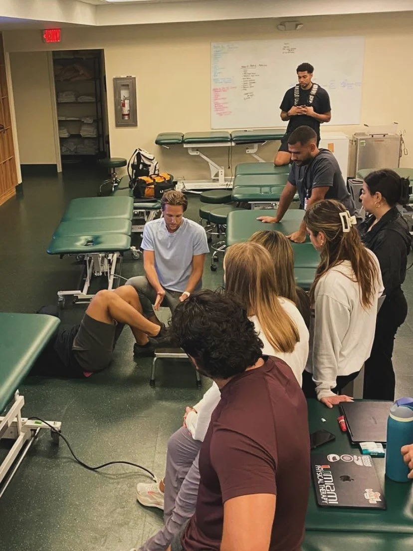 ✨ First lecture in English&hellip; done!
I had the great opportunity to teach a class on hamstring injuries to DPT students at the University of Miami 🧠⚽️

A sincere thank you to Dr. Luis Feigenbaum, Emma Devis, Lucas Stetter, and Hallie Popkin for 