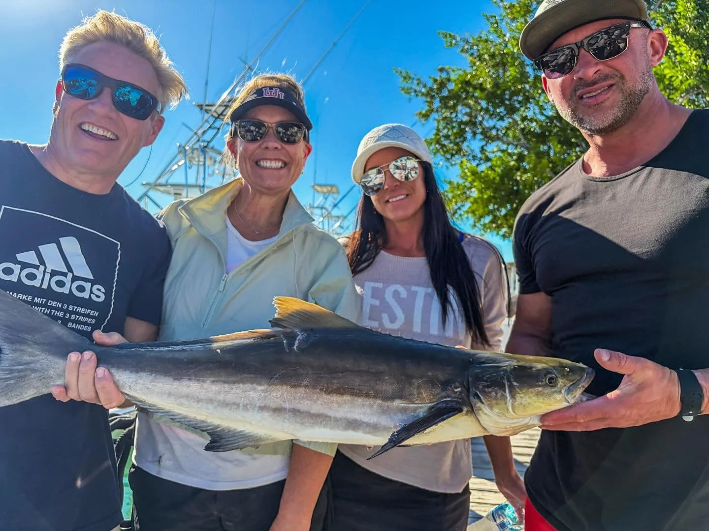 From hook ➜ to fillet ➜ to the plate 🎣 🔪🍽️
Cobia, snapper, sunshine, and smiles all around.
This is what fishing in the Keys is all about. 🌴🐟🔥 #hennessysportfishing #Cobia #Fishing #FloridaKeys #Gulf #Marathon #charter  #paradise  # Travel @laz