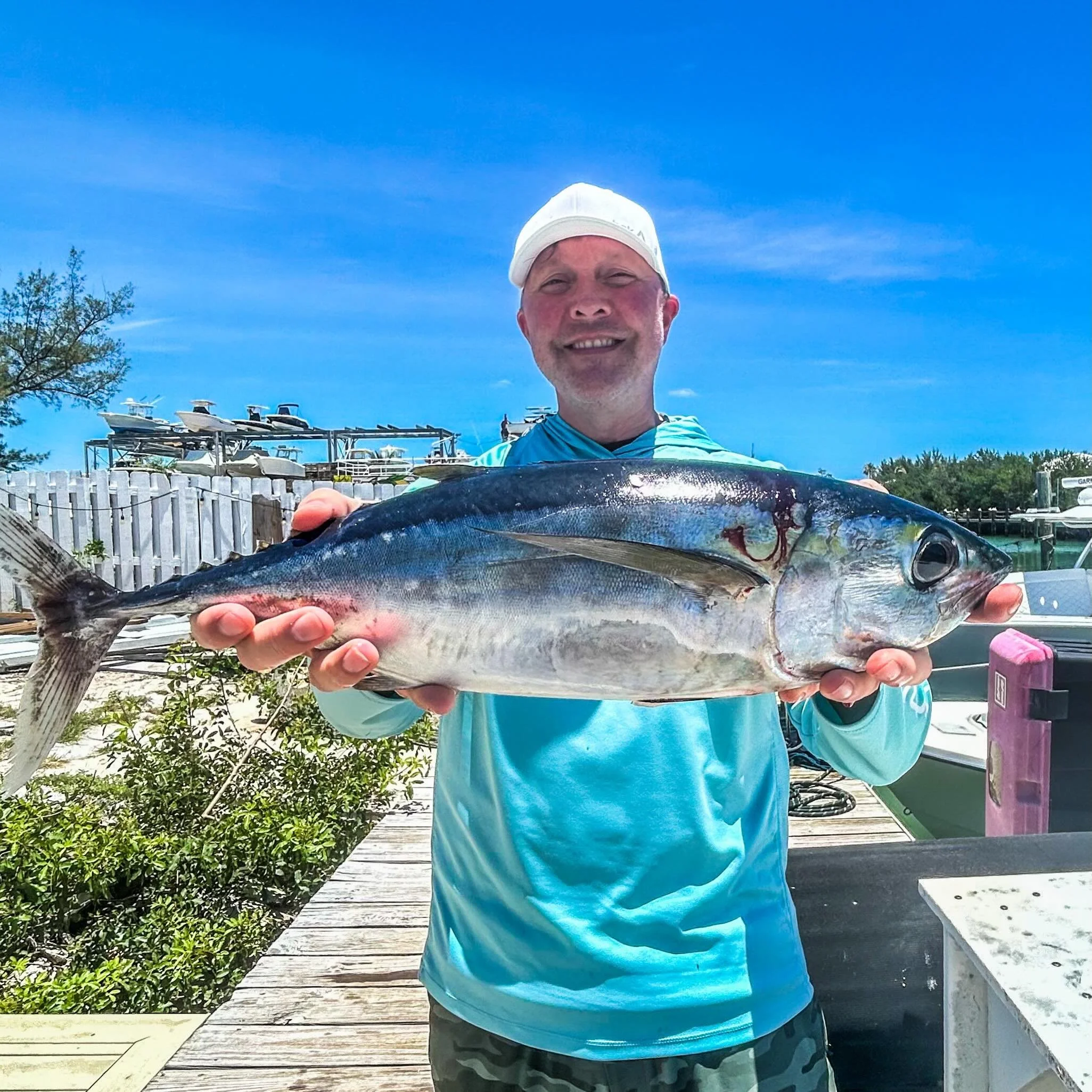 Fresh catch, calm waters, great day 🎣 😎 
📍Marathon, Florida Keys 🌴
Get in our books for Summer! www.hennessysportfishing.com
#HennessySportfishing #Fishing #FloridaKeys #Vacation #Charters