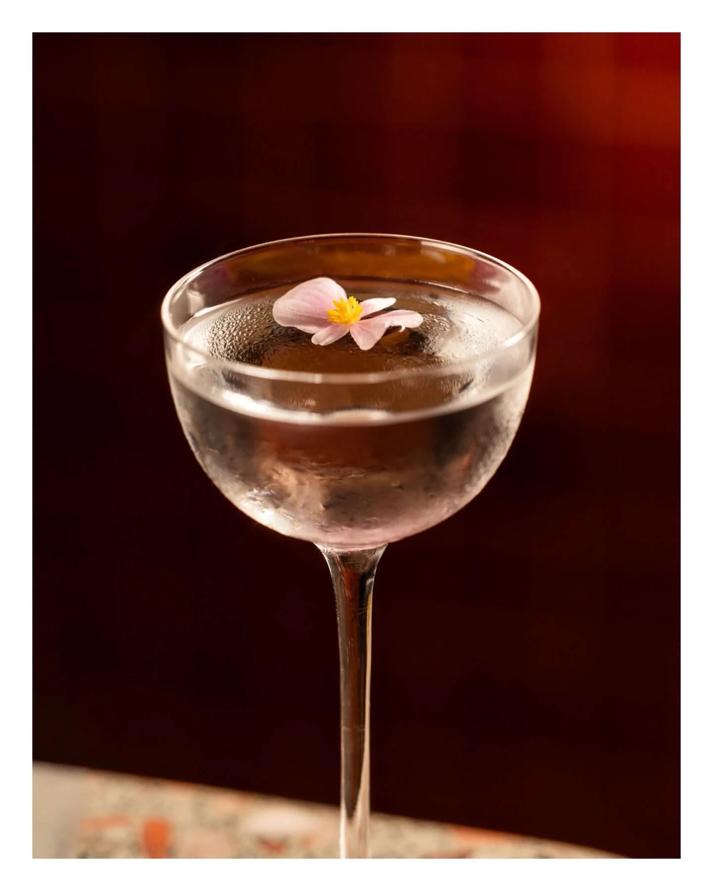 Proof that cocktails have good sides too.

Spent the day with @jueletbar at The Pearl shooting some of their to-die-for drinks. Swipe for the before + after and a few BTS moments while we are &ldquo;working&rdquo; the bar ;) 

Looking for some partne