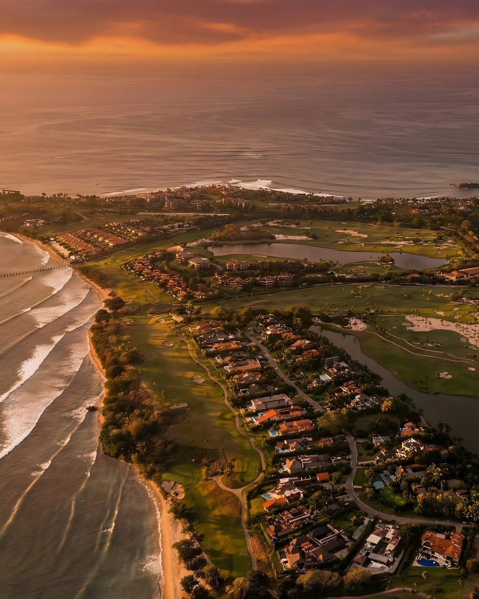 The Pacific has a ritual here. Every evening it borrows the colors of the sky and gives them back tenfold. From your terrace at Casa Serena, you'll never tire of watching it happen. 🌅

4BR | 4.5BA | 0.5 acres | Infinity pool, Jacuzzi, plunge pool | 