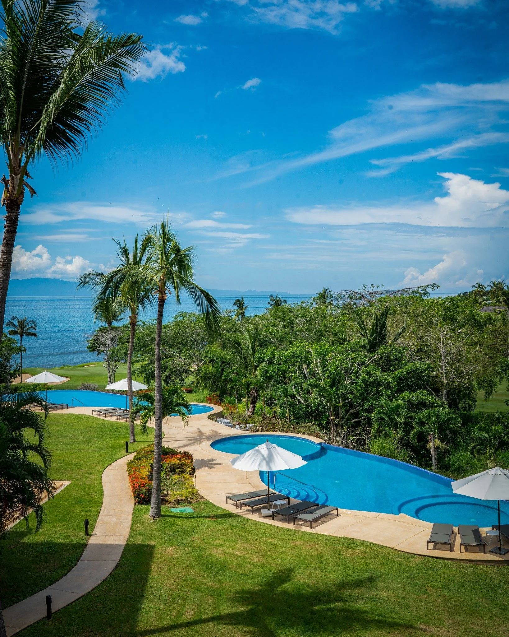 Hacienda de Mita 805. Inside Punta Mita's most coveted enclave. 3 beds, 4.5 baths, Jack Nicklaus Golf Course views, and Club Punta Mita membership. 

Private Home for Sale
$ 2.650.000 USD 

Get in touch
w. www.jpmrealestategroup.com
Tel. +52 322 152 