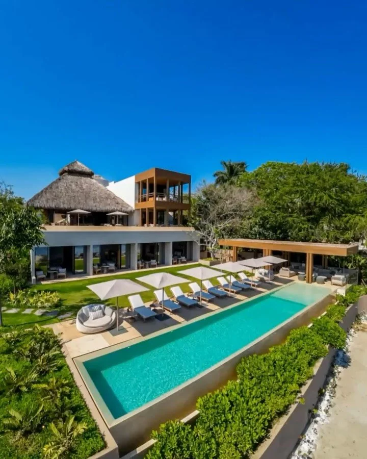 CASA XARI | PUNTA DE MITA
Your private beachfront sanctuary on 3.5 pristine hectares. 8 bedrooms, 2 private suites, 2 infinity pools, and 98 feet of Pacific coastline create an estate where tropical luxury meets absolute privacy. 24,111 sq ft of mast