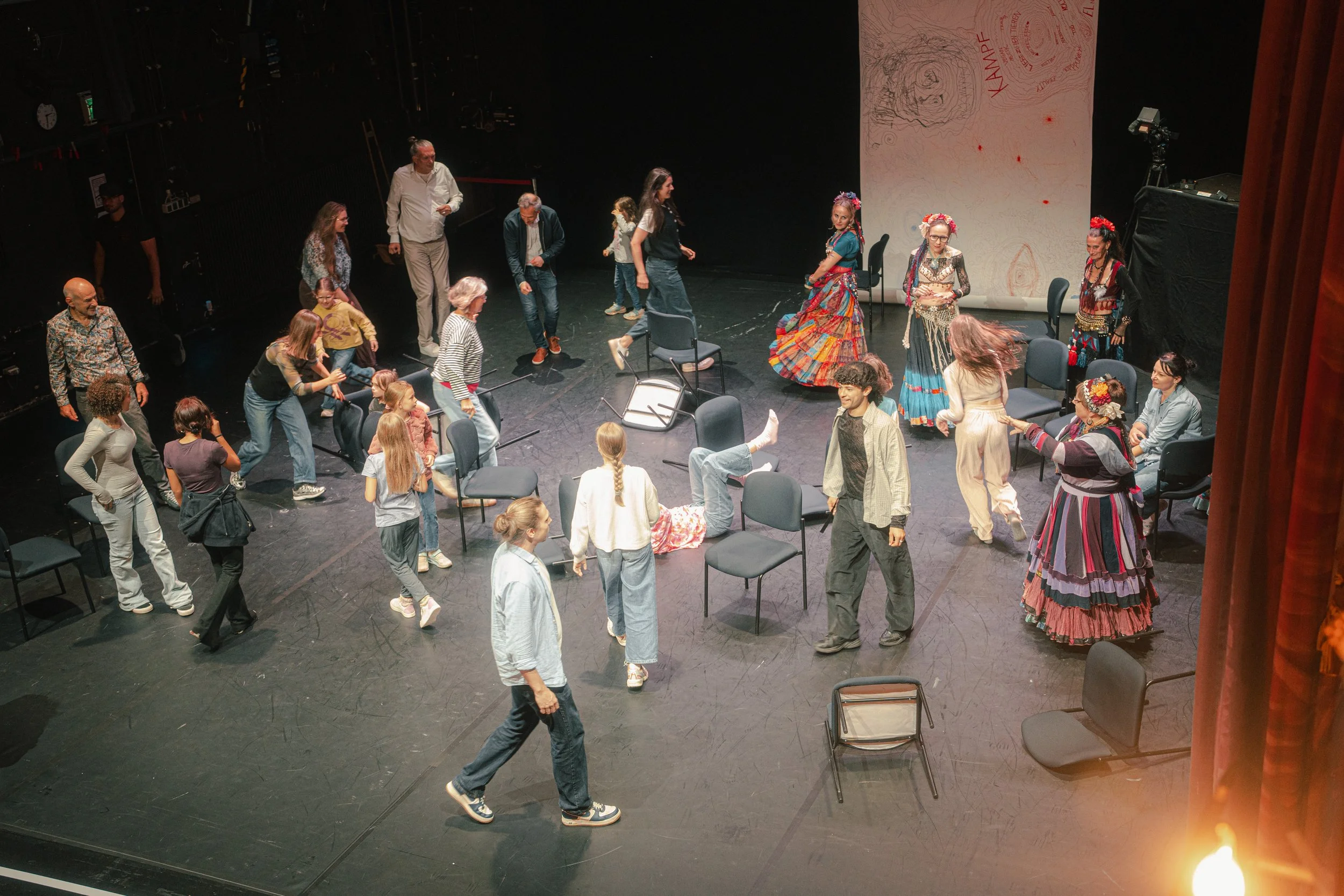 260914_BiancaKruppa-PlatzNehmenStadttheaterAmberg_CreditsAndreasHofstetter-00768.jpg