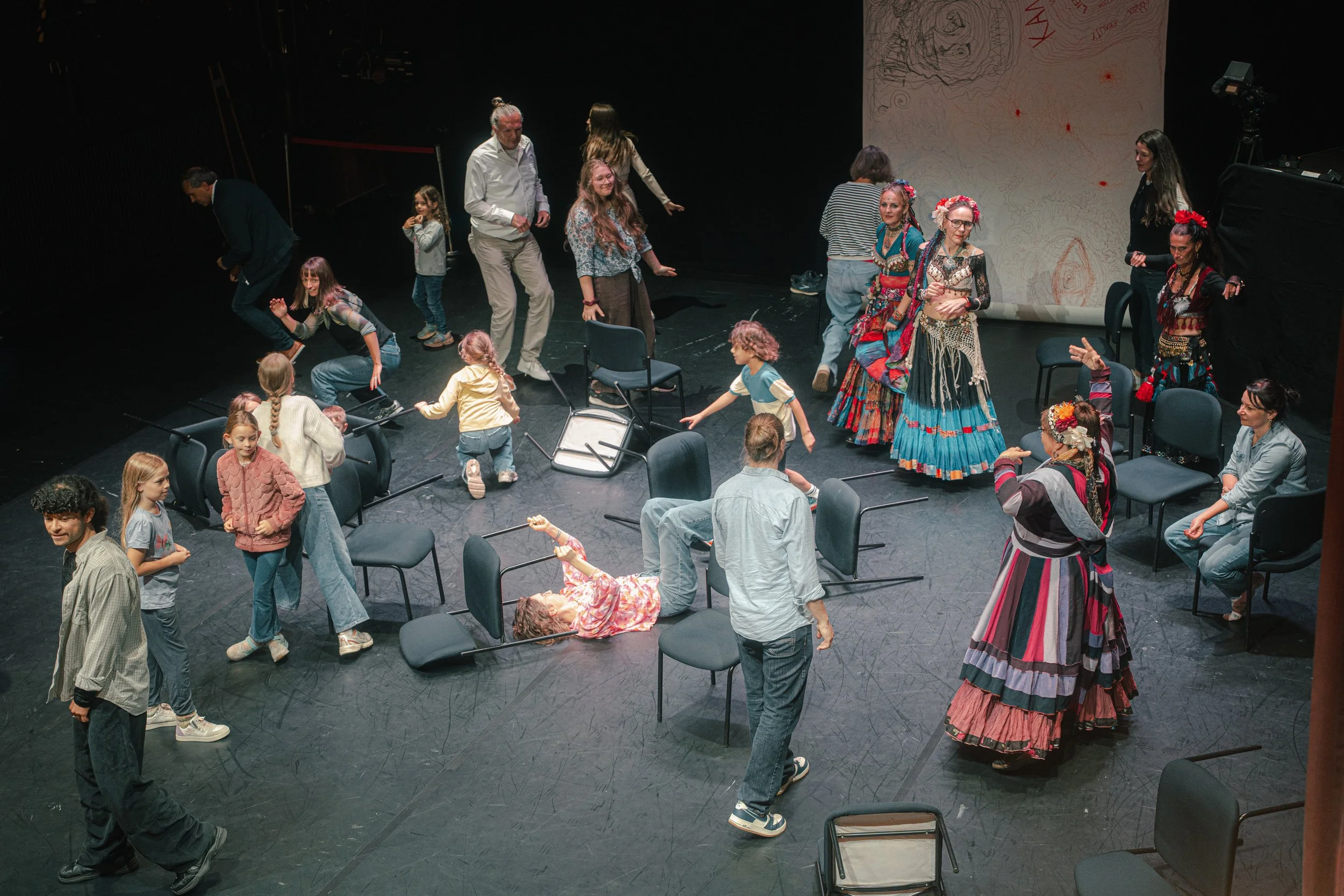 260914_BiancaKruppa-PlatzNehmenStadttheaterAmberg_CreditsAndreasHofstetter-00769-2 2.jpg
