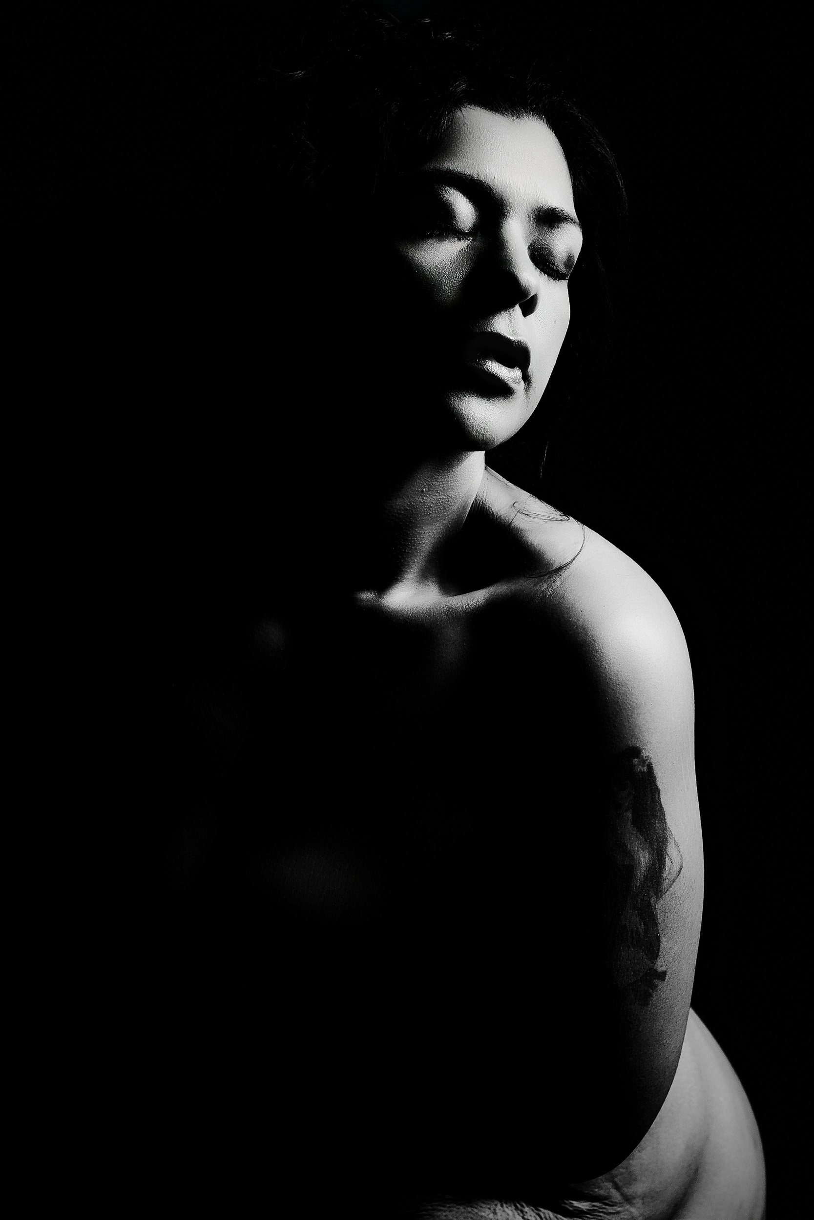 Tiffany Daniel Studios Houston Boudoir Photographer 20251222_422.jpg