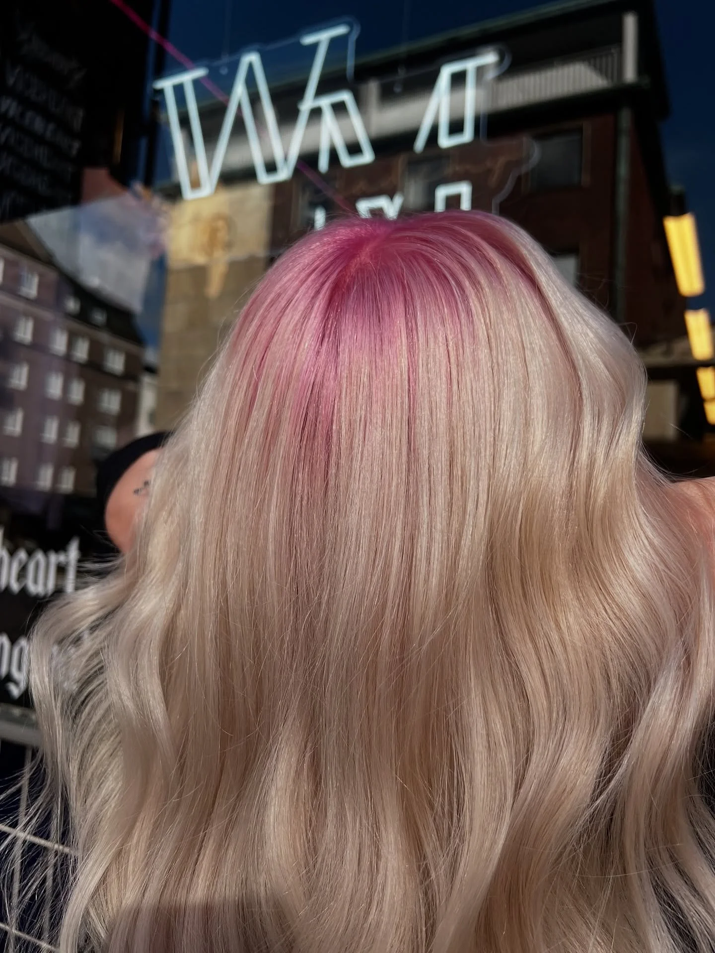 🌸 Idag fick vår fina Elin på @eldatattoos en makeover 🪄