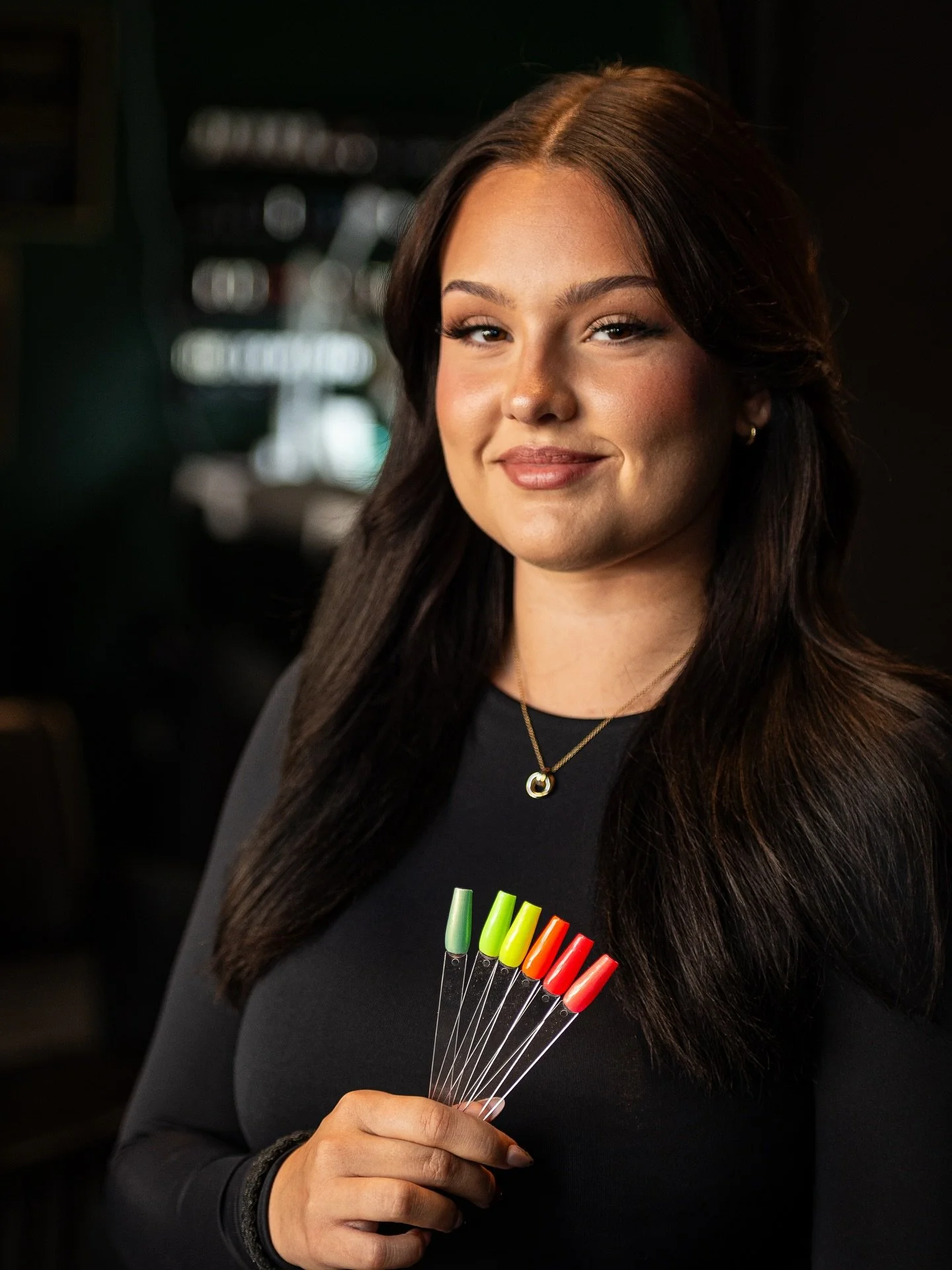 Amanda – Waving Mad Beauty Academys nya stjärntillskott ✨
Amanda är utbildad manikyrist och nagelterapeut och erbjuder noggrant utförda behandlingar med känsla för detaljer.
Hon är även certifierad inom lash
