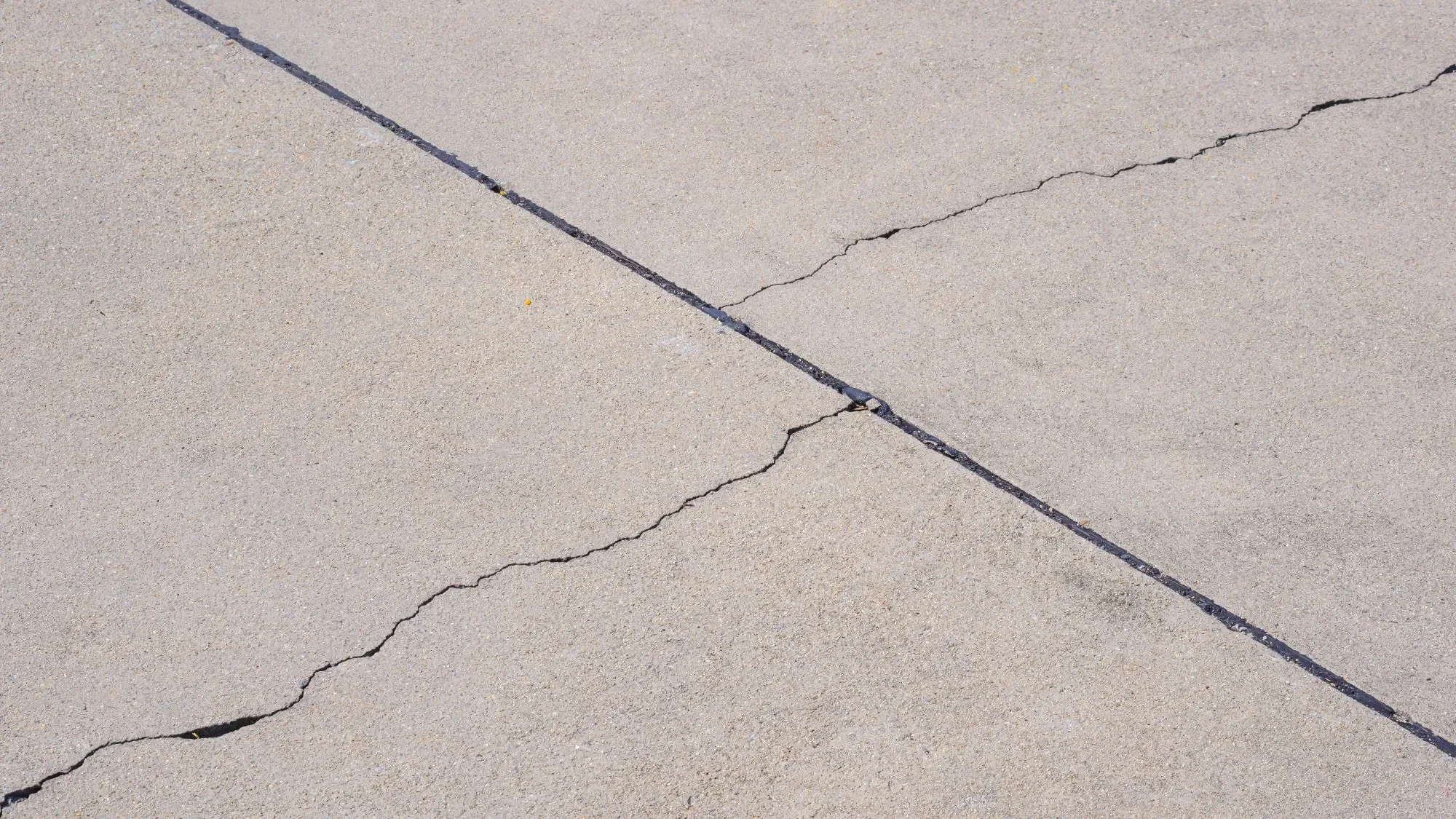 How Fast Do Concrete Cracks Spread in Edmonton’s Climate?