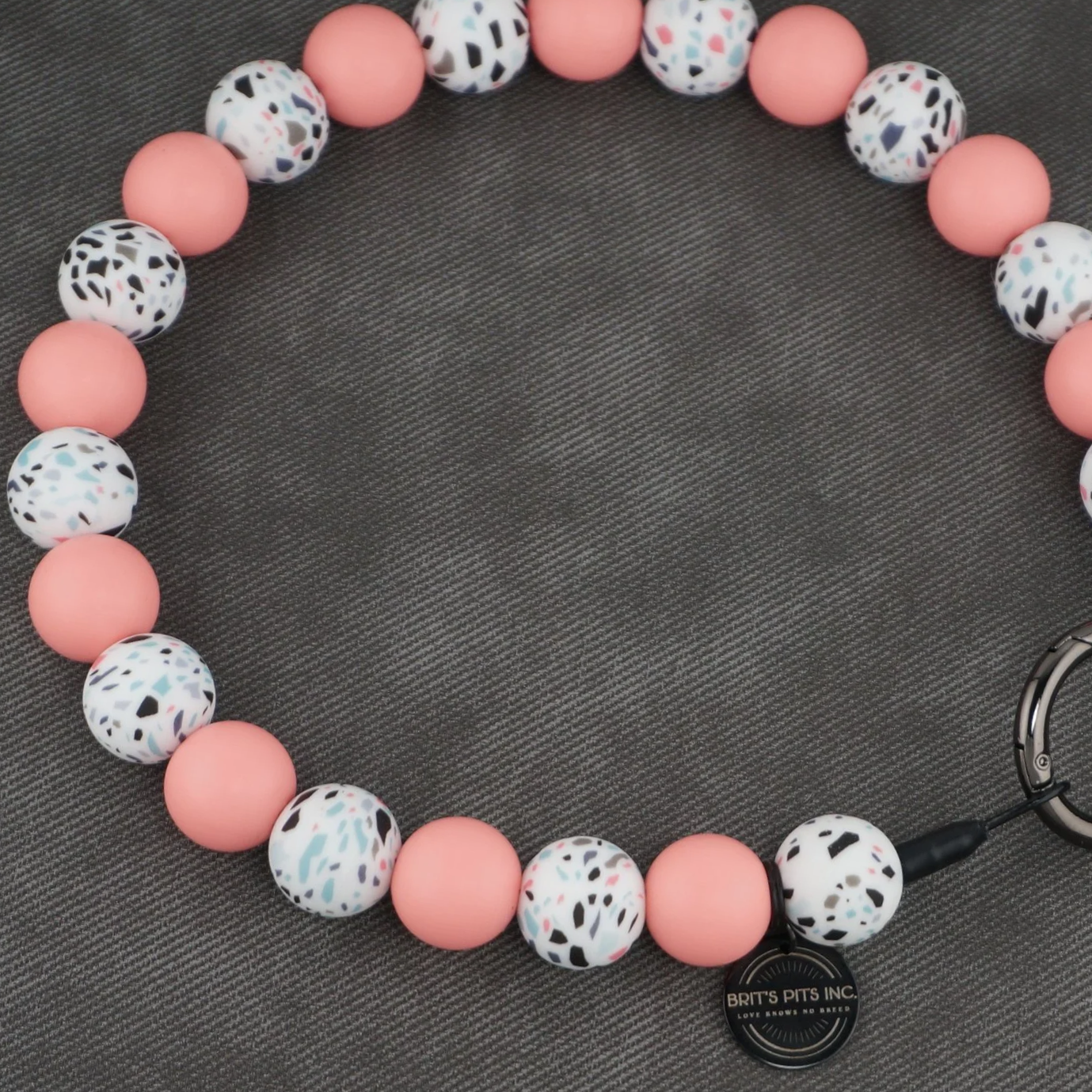 Stylish Custom Dog Collars and Necklaces in pink, white near me