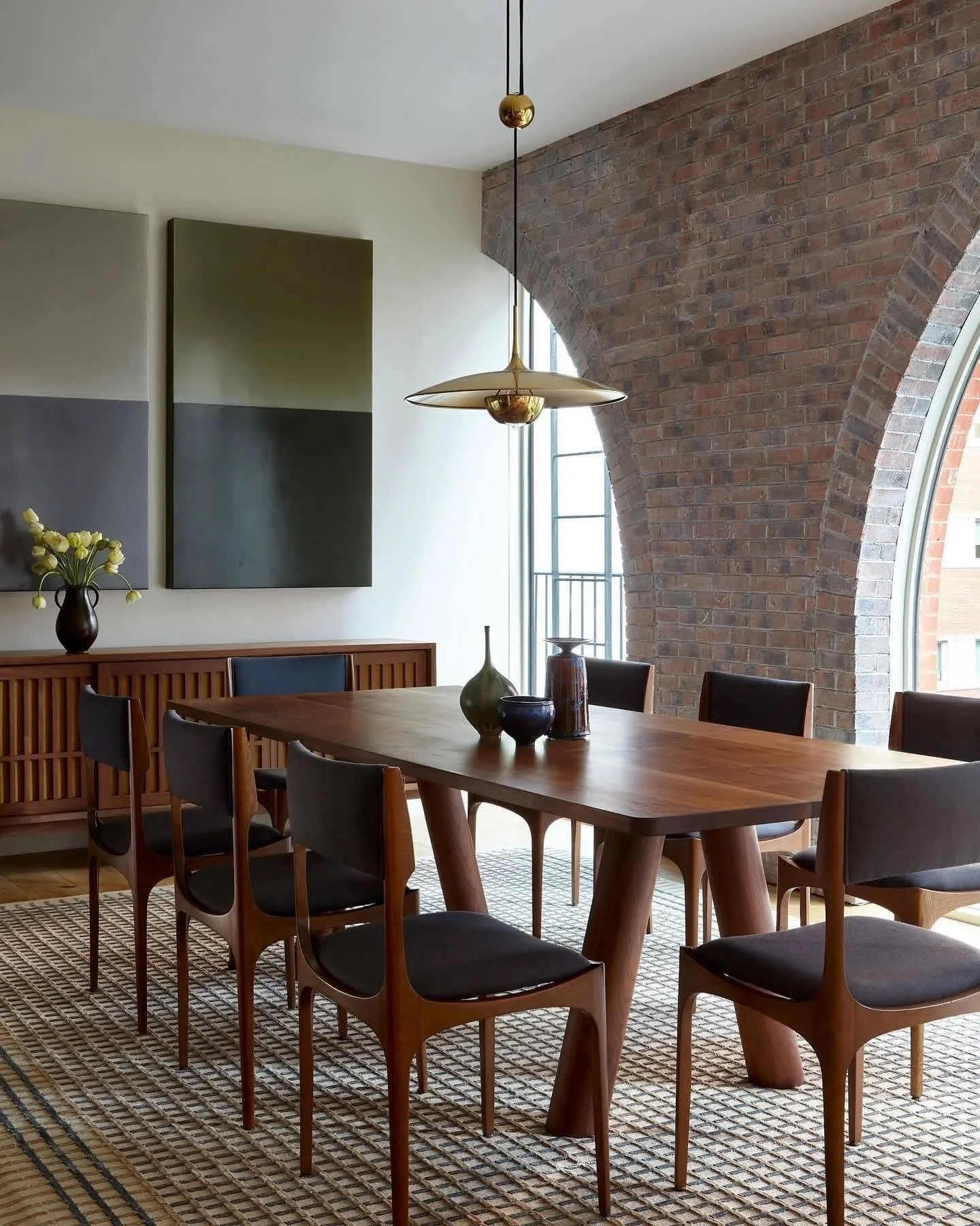 Simple lighting silhouettes are always a good 💡