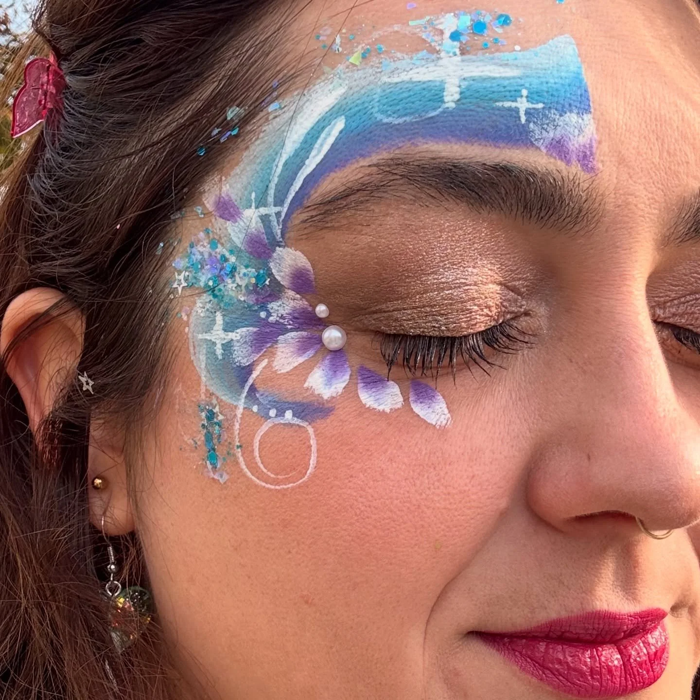 Winter is coming 🥶 So we had to match 💅🏼

Book us for your next event or party!
🌈 Face painting 
🪶 Feather hair extensions 
🙌 Sensory play
🫧 Giant bubbles 
💚 Safe + non-toxic
💌 coralcovefacepainting@gmail.com

#facepaint #facepainting #facep