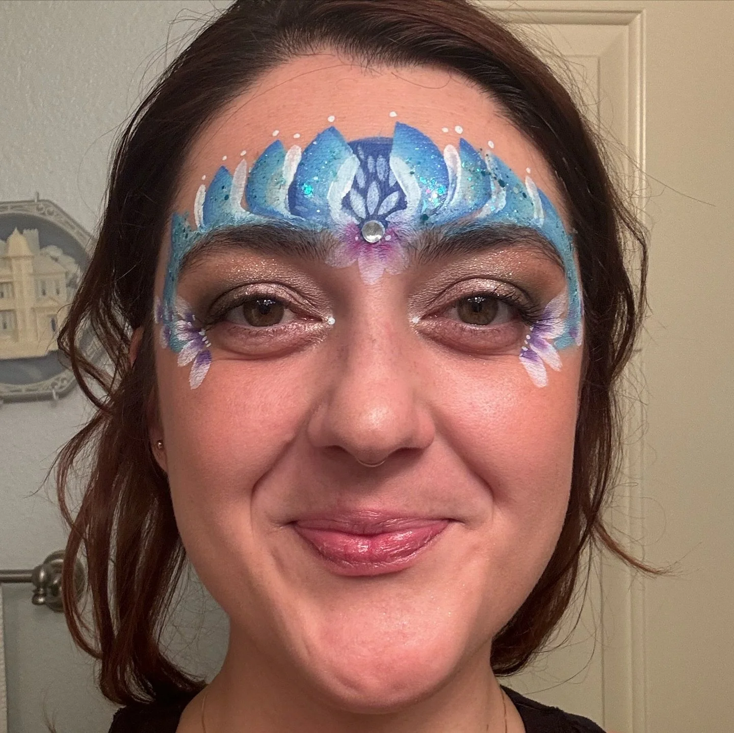 Serving this look on ice 💅🏼❄️

We&rsquo;ll be at @theplayfulmarkets 12/14 at @tomoteaalameda and we&rsquo;ll have a VERY special guest 🤫 Elsa! ❄️🫧

#facepaint #facepainting #facepainter #facepaintingkids #bayareaartist #bayarea #bayareakidsparty 