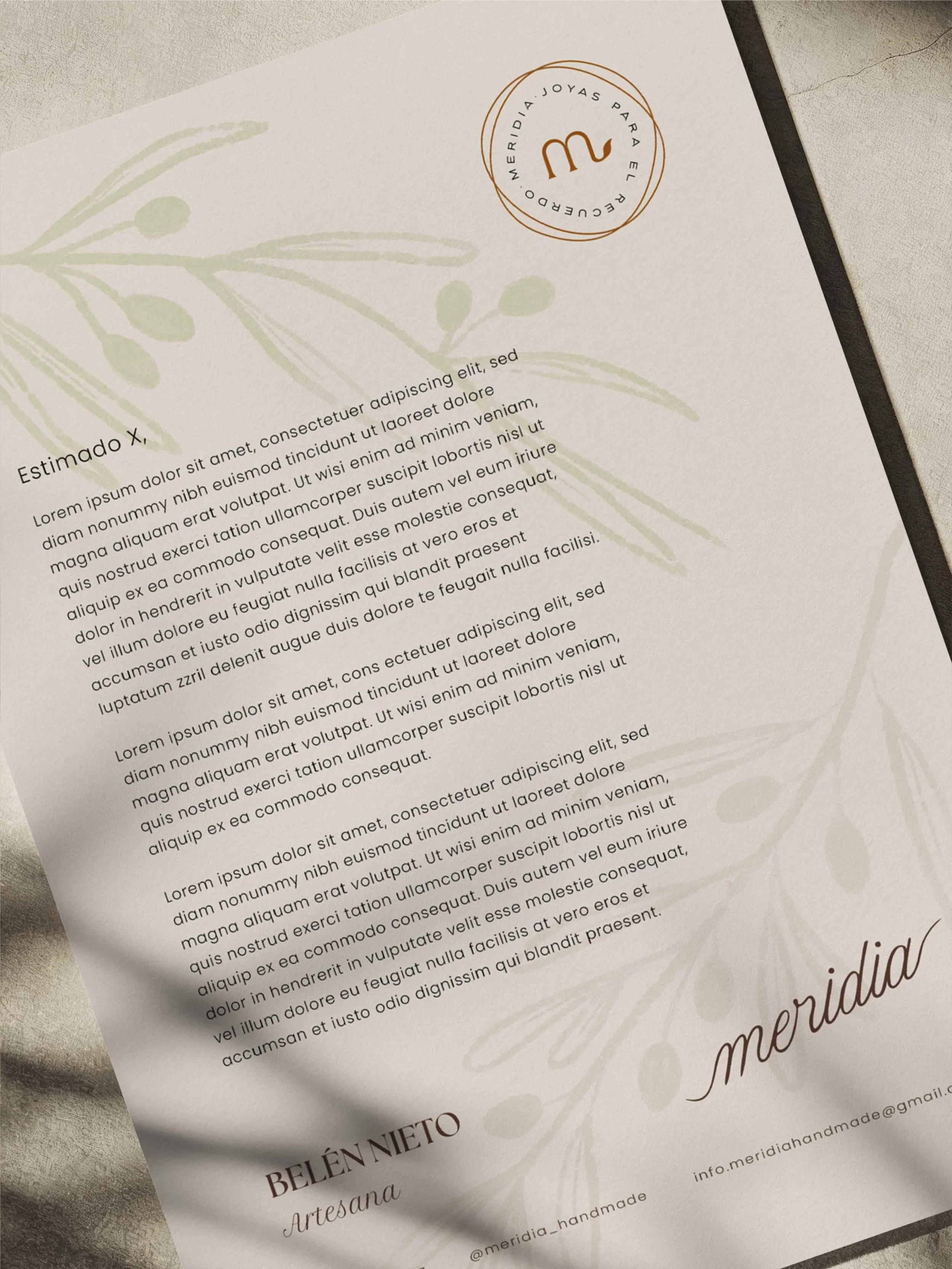 Carta corporativa de Meridia con logotipo circular y detalles botánicos ilustrados para marca de joyas artesanales.