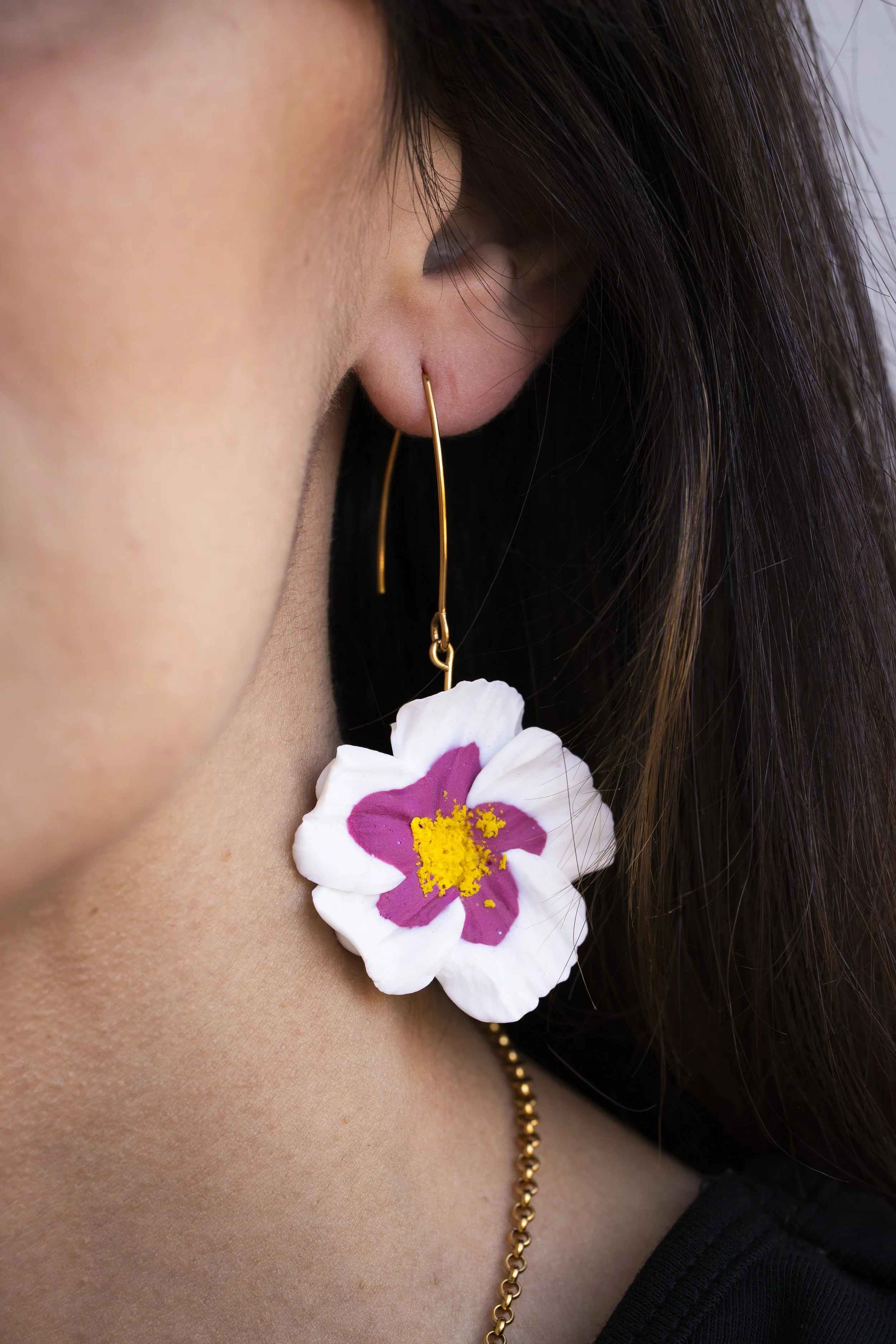 Proyecto integral de branding y packaging para Meridia. Un caso de éxito donde la identidad visual ayudó a transformar un proyecto personal en una marca profesional y estructurada, superando las expectativas iniciales de diseño y retorno estratégico.