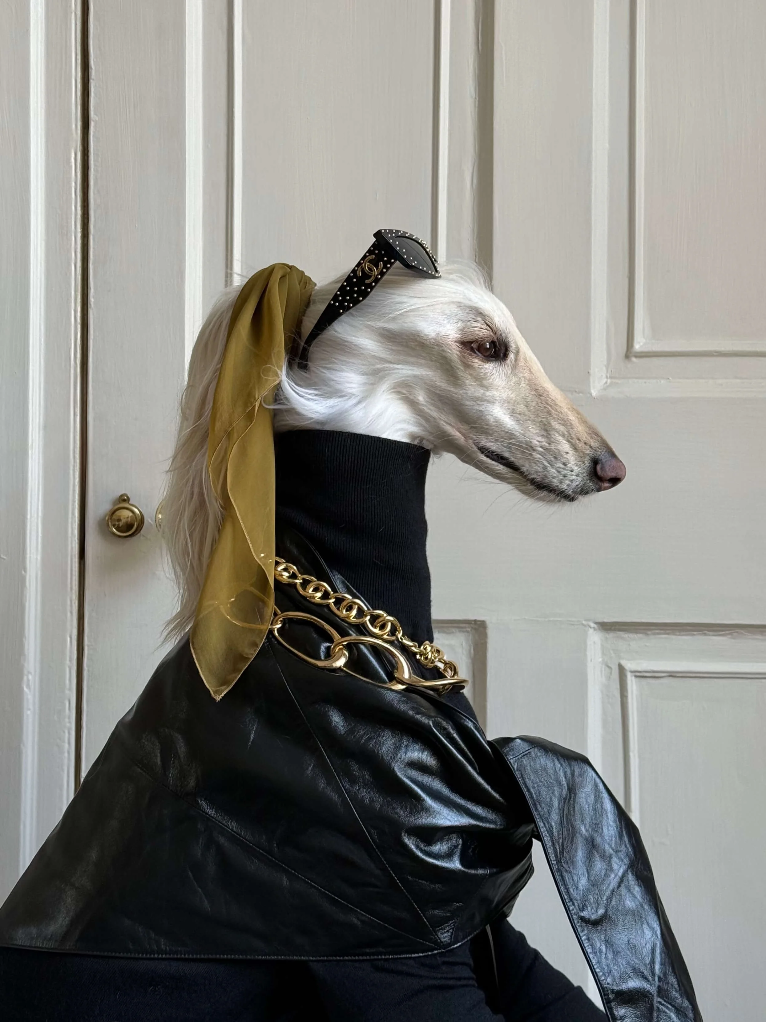 samantha wearing chanel leather and chanel gold chains