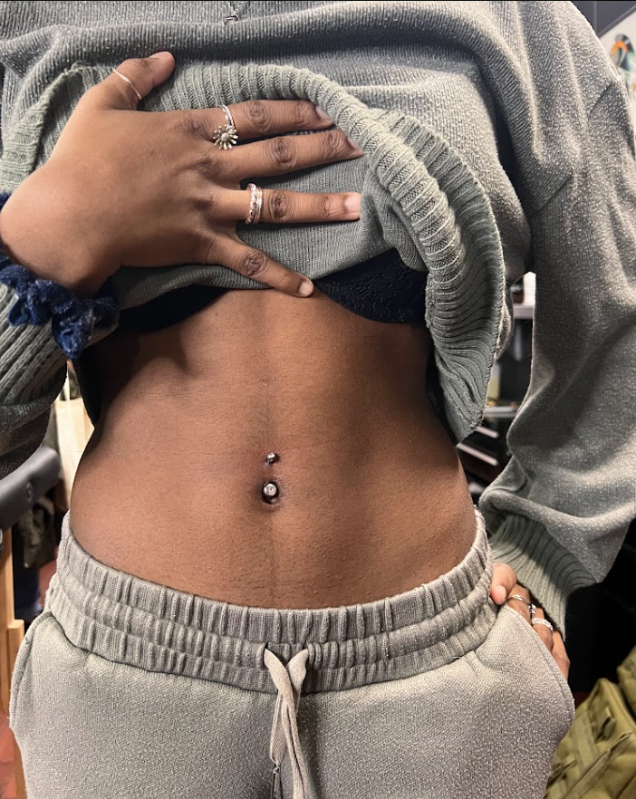 Lavinia-belly-piercing-02.png