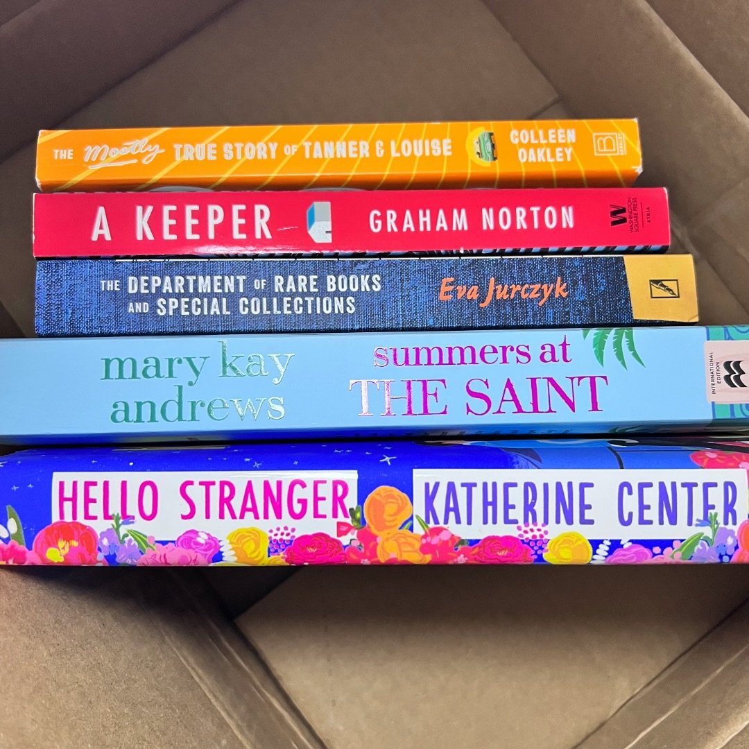 ๐ฆ ๐๐๐๐ ๐๐๐๐ ๐ฆ โฃ
โฃ
My #bookoutlethaul arrived and I’m so excited! They’ve had a $5.99 fiction sale that is STILL ongoing. โฃ
โฃ
Peep these titles: โฃ
โฃ
•The Mostly True Story of Tanner & Louise by Colleen Oakley โฃ
•A K