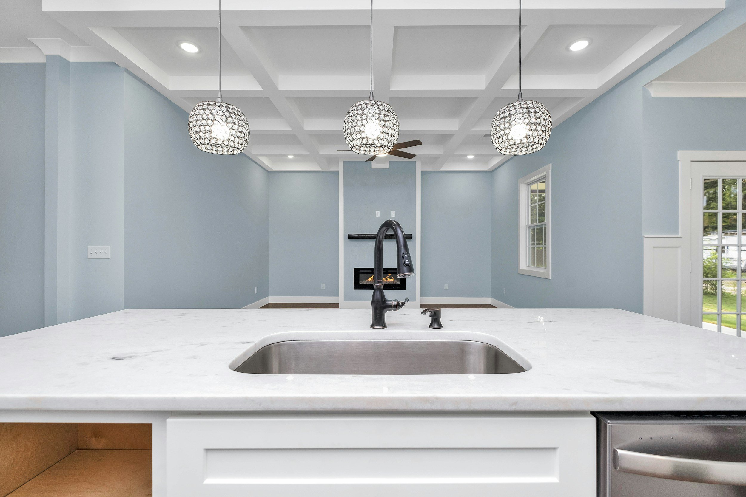 2025 Kitchen Lighting Ideas That Don’t Look Tacky
