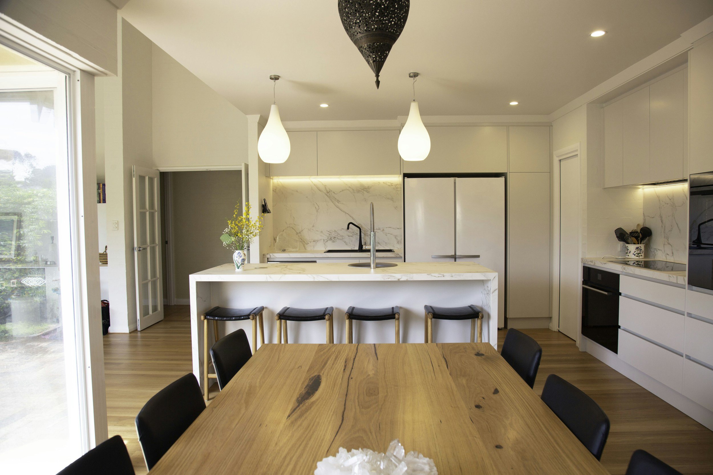 Open vs Closed Kitchen Layouts: What Works Best in Melbourne Homes?
