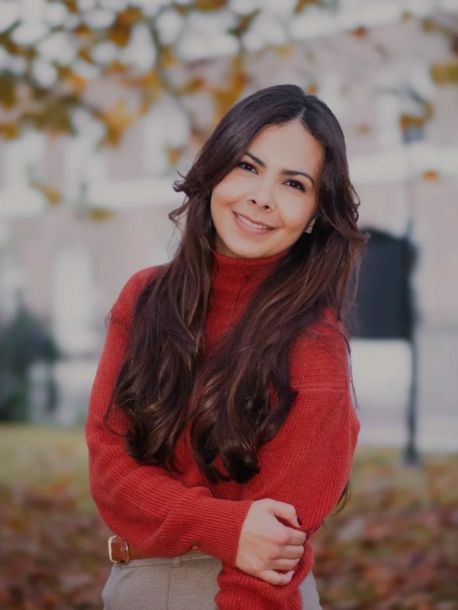 Daniela Mejia clinical psychologist offering online CBT therapy for people living abroad